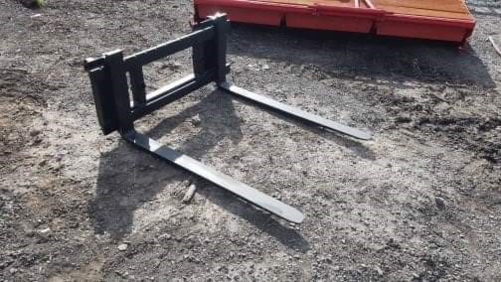 NEW 2.5T PALLET FORKS (EURO 8 BRACKET)