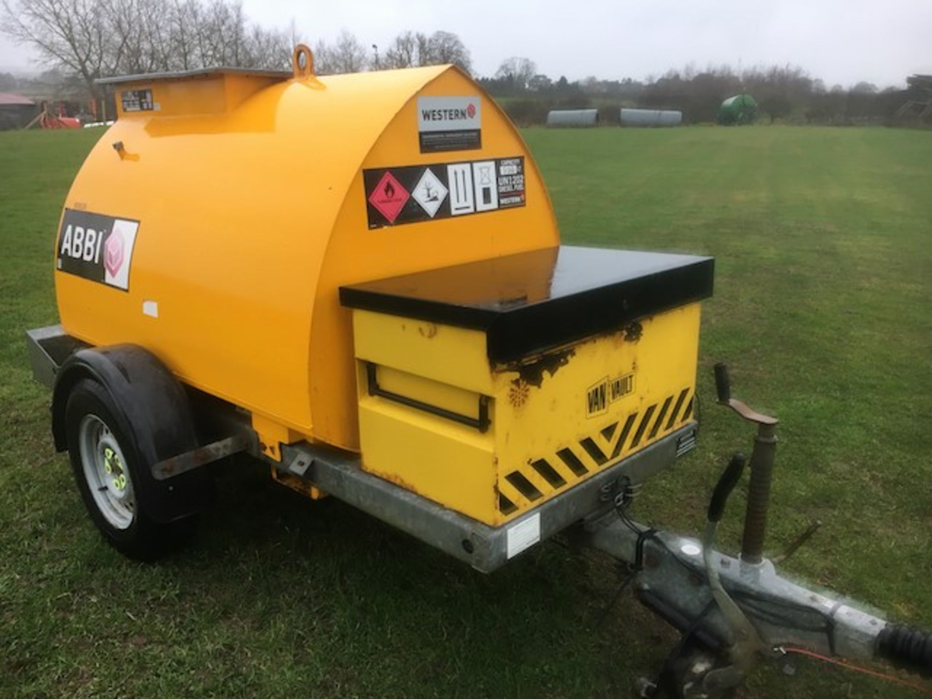 WESTERN ABBEY FUEL BOWSER HIGH SPEED, STORAGE BOX, HAND PUMP