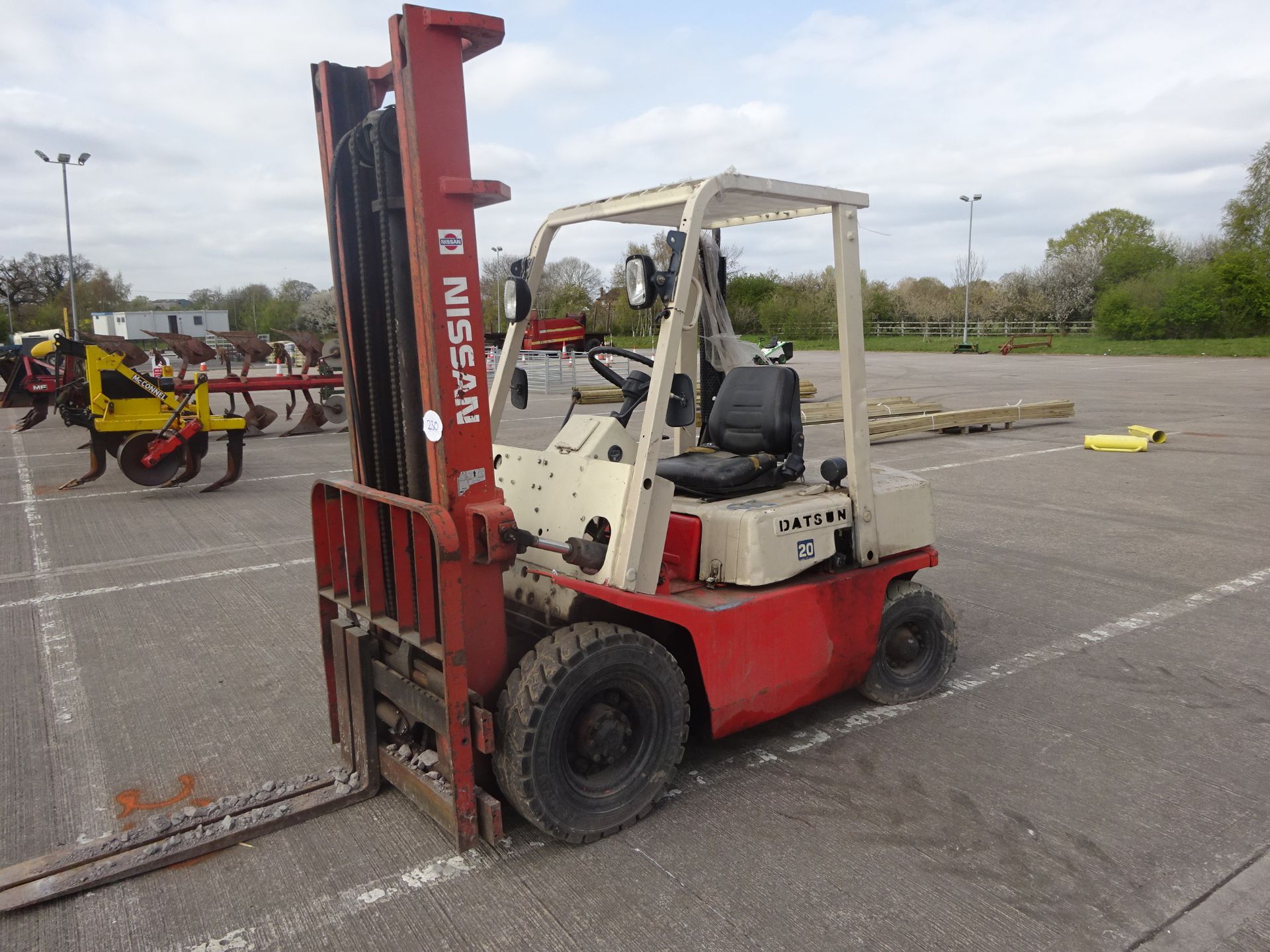 NISSAN DIESEL FORKLIFT - Image 2 of 3