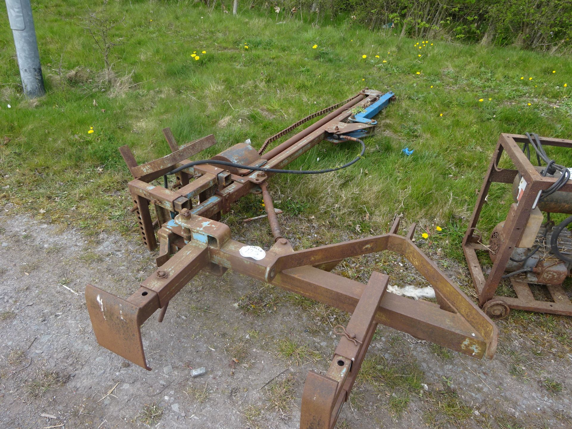 POST KNOCKER TRACTOR MOUNTED