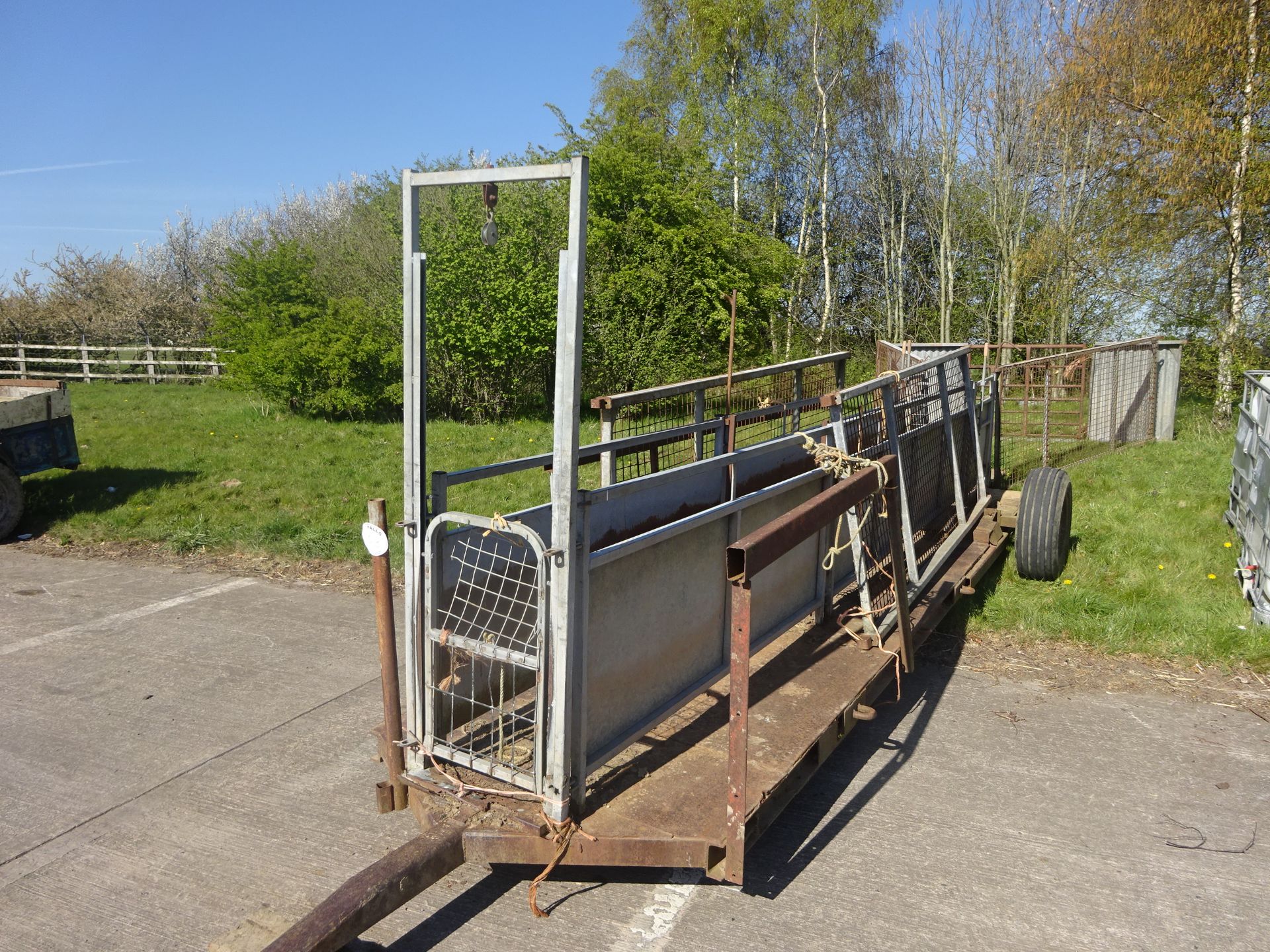 15FT MOBILE SHEEP RACE WITH HOLDING PEN - Image 2 of 2