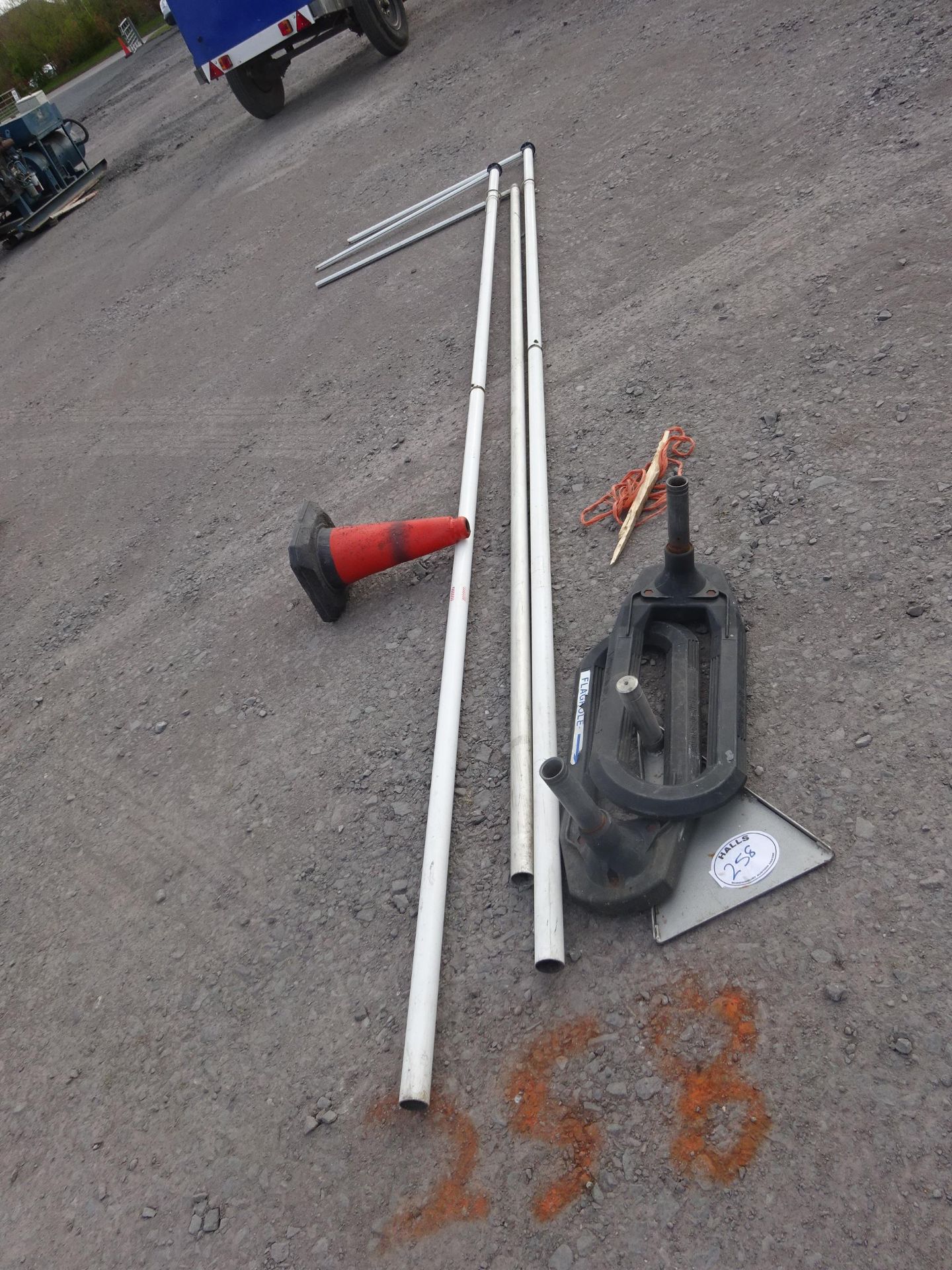 ALUMINIUM FLAG POLES WITH BASES