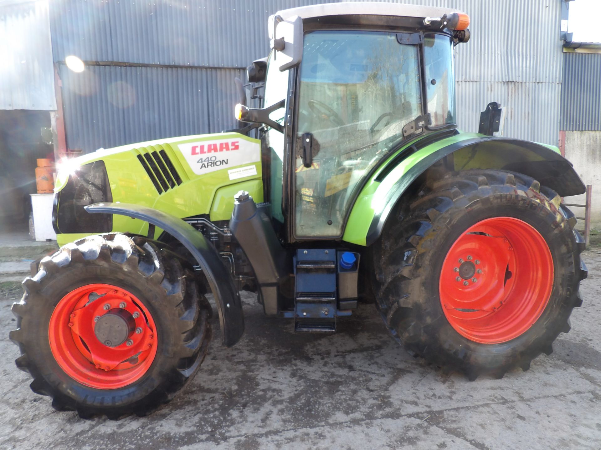 CLAAS ARION 440 4WD TRACTOR. REG.NO. DX17 CYV FIRST REG 1/4/17 125HP PANORAMIC ROOF APPROX 1800 HRS - Image 2 of 7