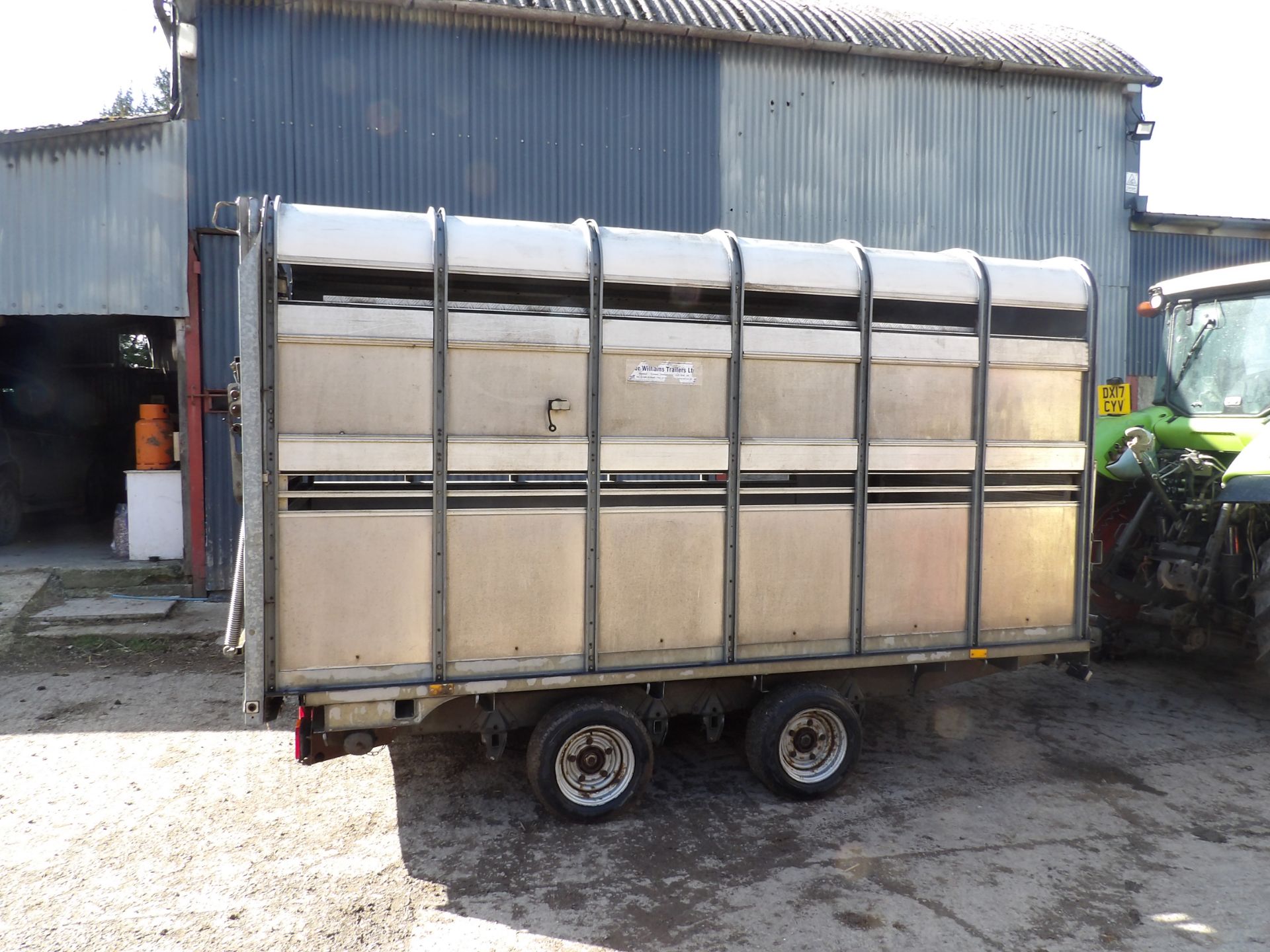 IFOR WILLIAMS T/A LIVESTOCK TRAILER C/W SHEEP DECKS AND GATES