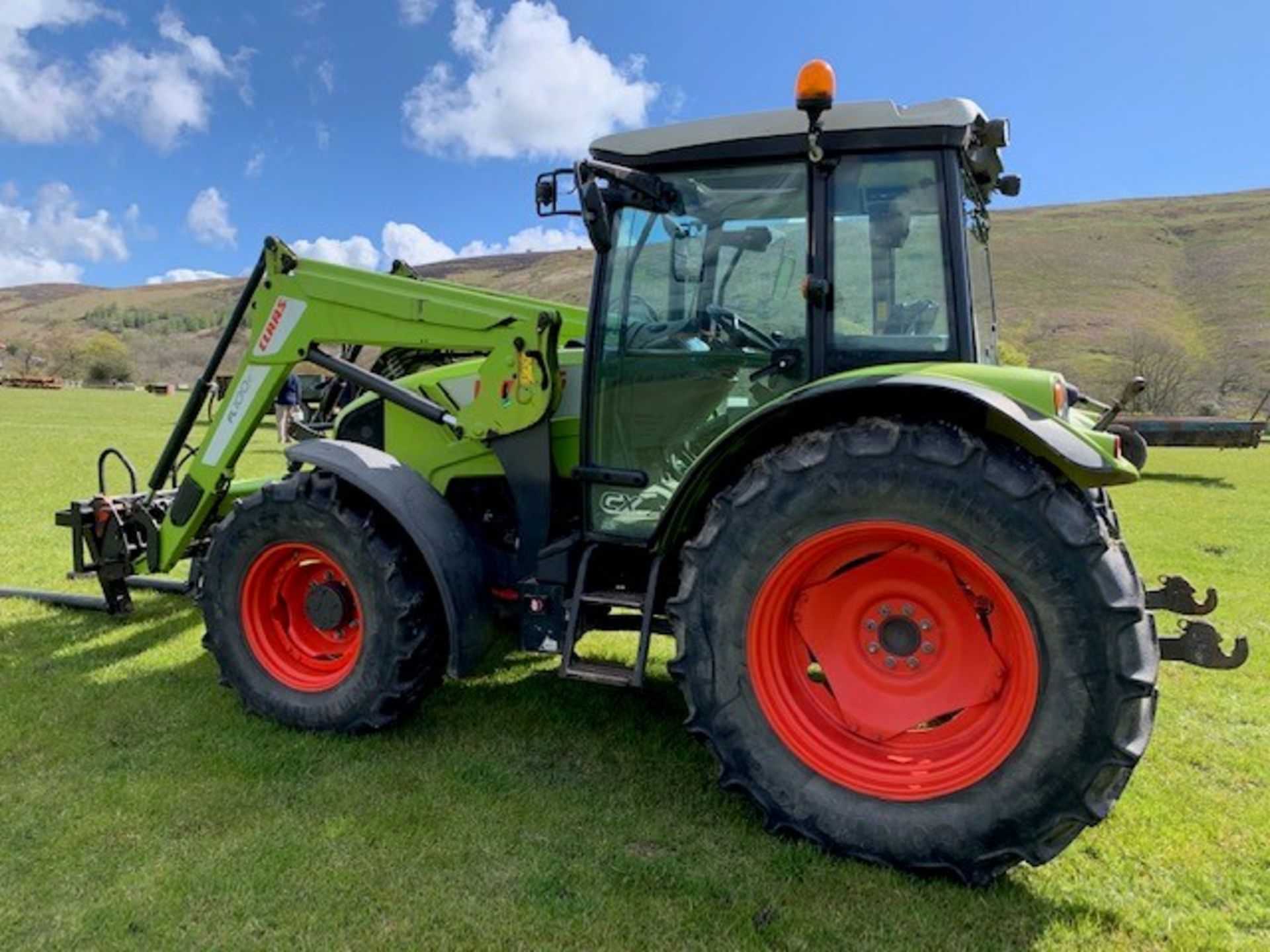 CLAAS AXOS 340 4WD TRACTOR REG.DX13 FAM FIRST REG 14/5/13 105HP C/W CLAAS FL100 LOADER AND A10 - Image 2 of 7