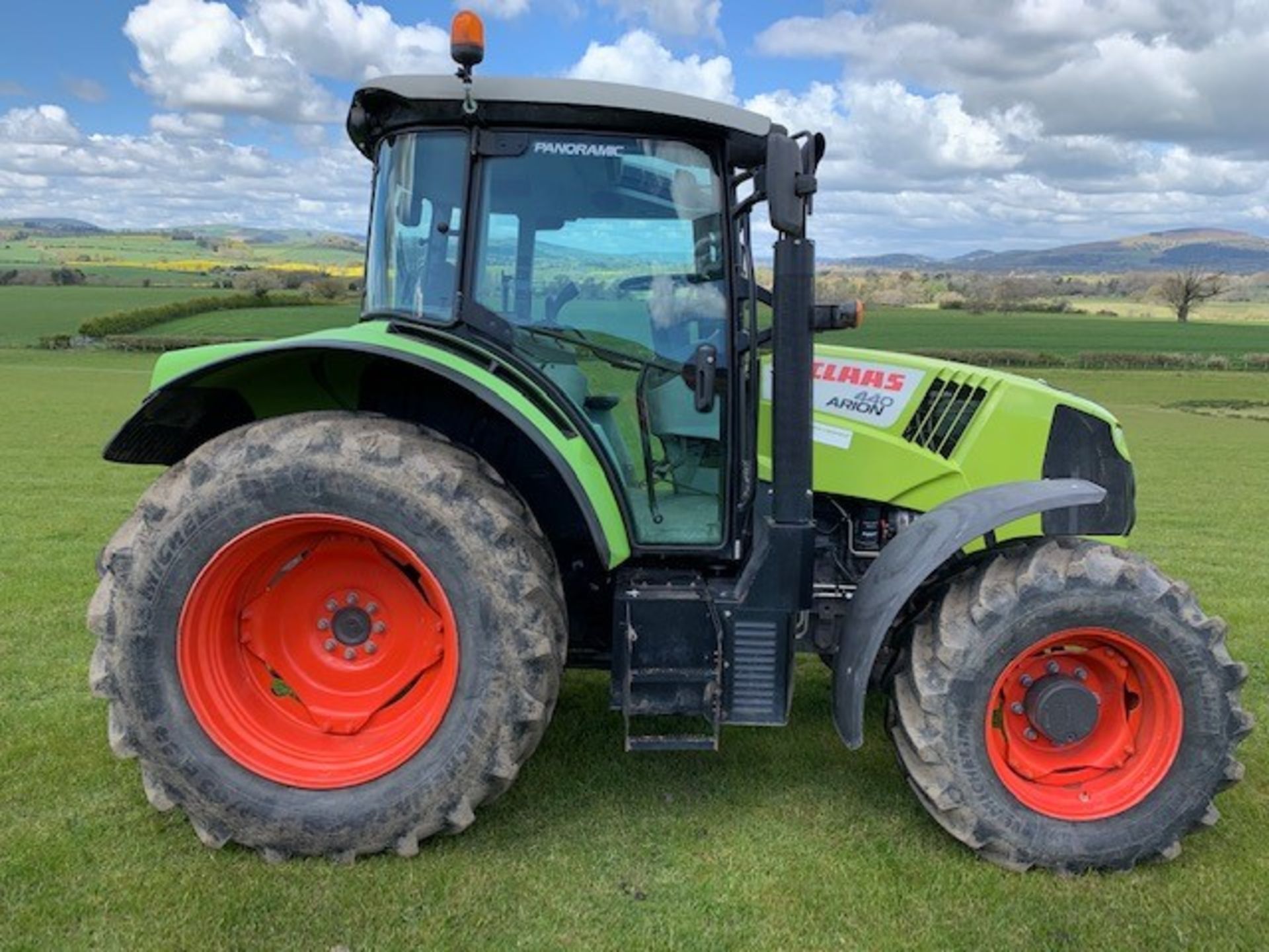 CLAAS ARION 440 4WD TRACTOR. REG.NO. DX17 CYV FIRST REG 1/4/17 125HP PANORAMIC ROOF APPROX 1800 HRS