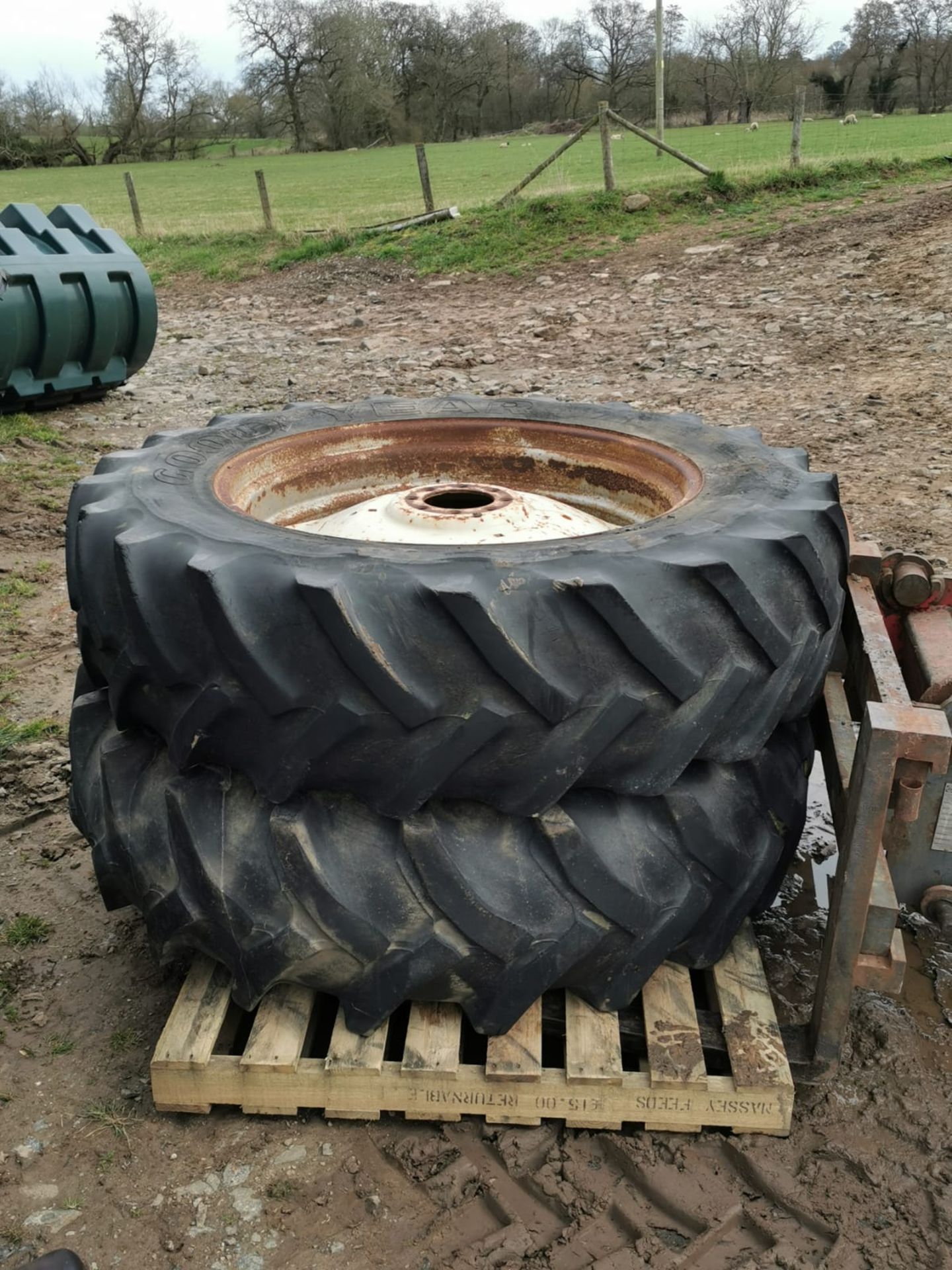 Goodyear 16.9 x 38 rear tyres and centres - Image 2 of 2