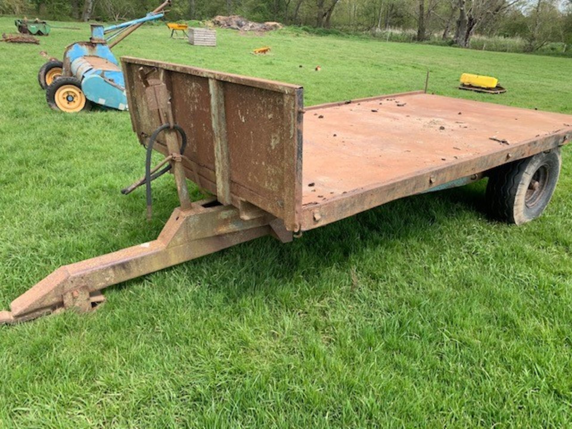 2 wheel tipping trailer