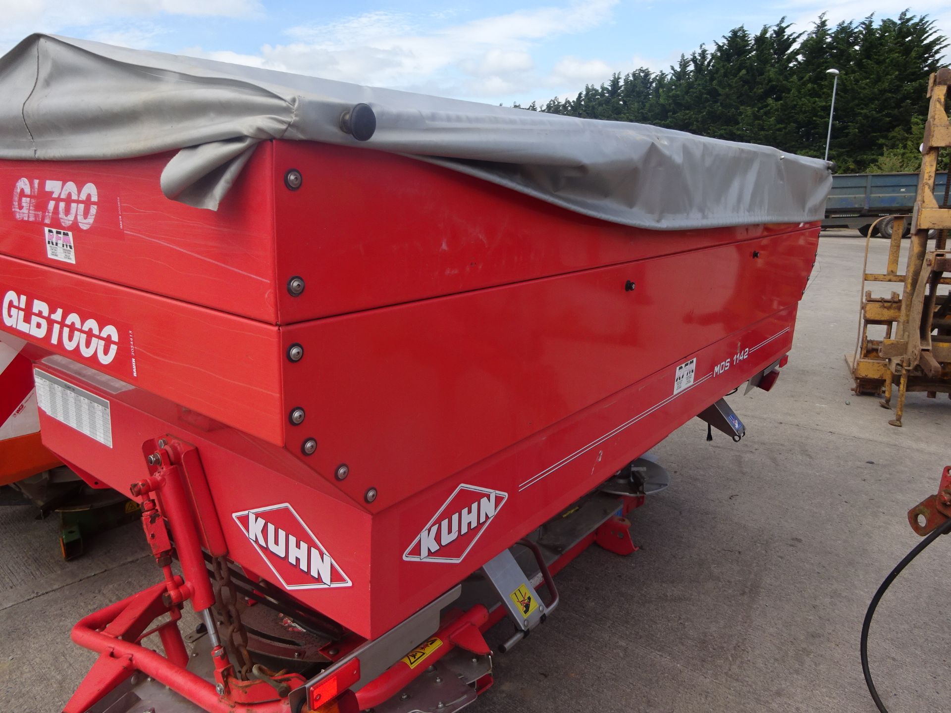 KUHN MDS 1142 TELEMAT, LIGHTS FERTILISER SPINNER - Image 2 of 2