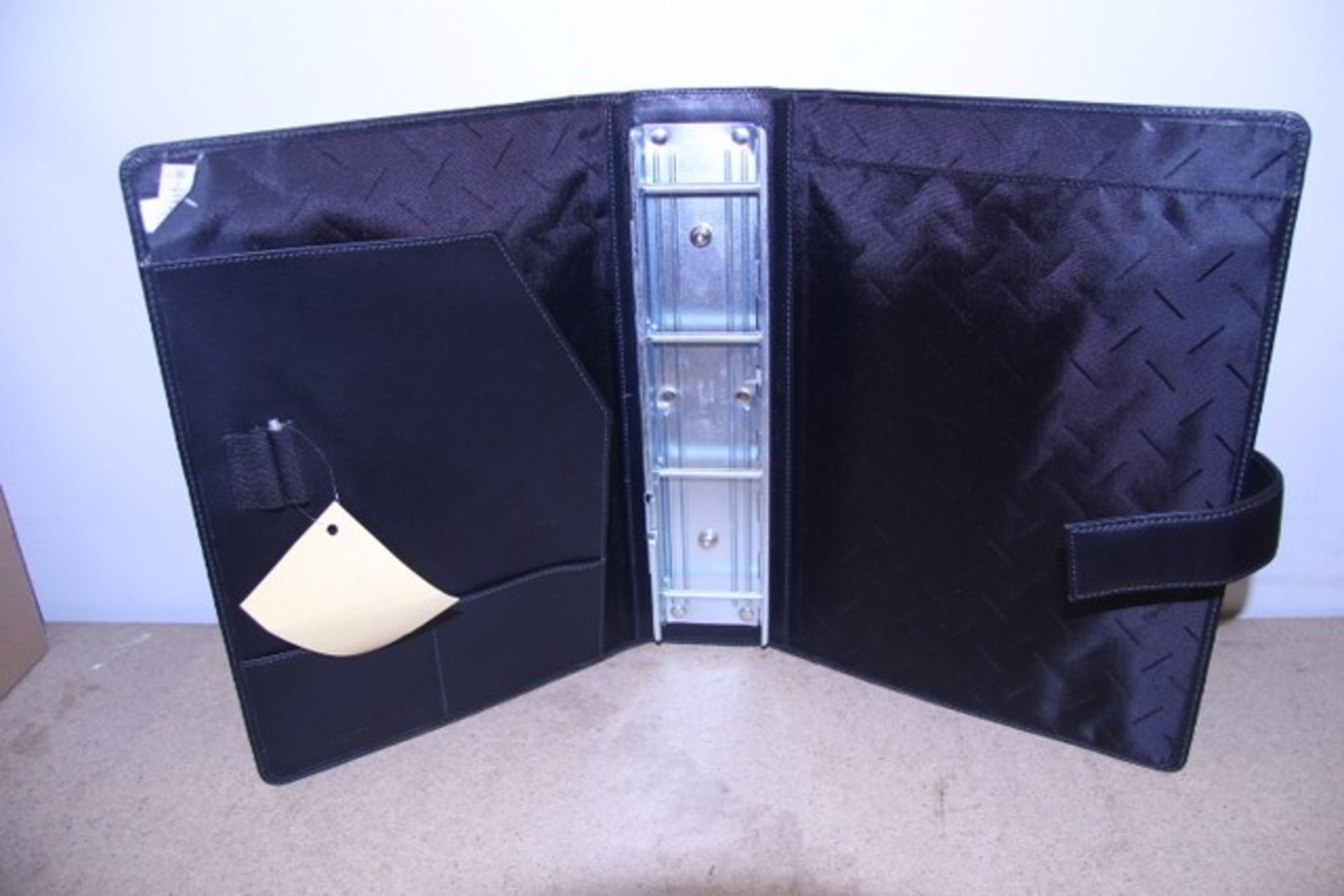 + VAT Brand New Samsonite Black Leather Executive Folder/Portfolio With One Inner Pocket-Ring