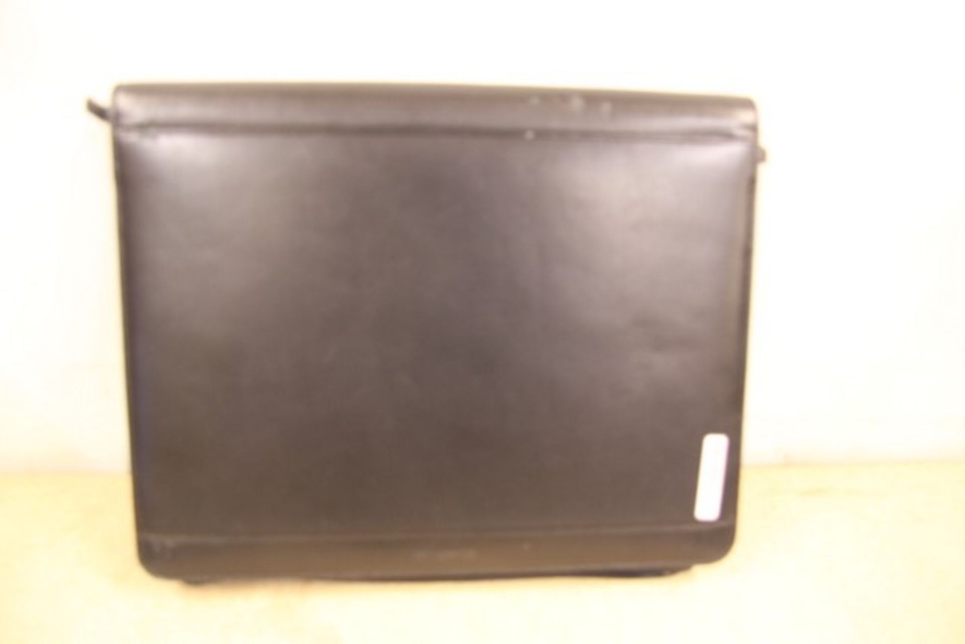 + VAT Brand New Samsonite Black Leather Executive Folder With-Pen Pocket-Card Pockets-Four Inner - Image 2 of 2