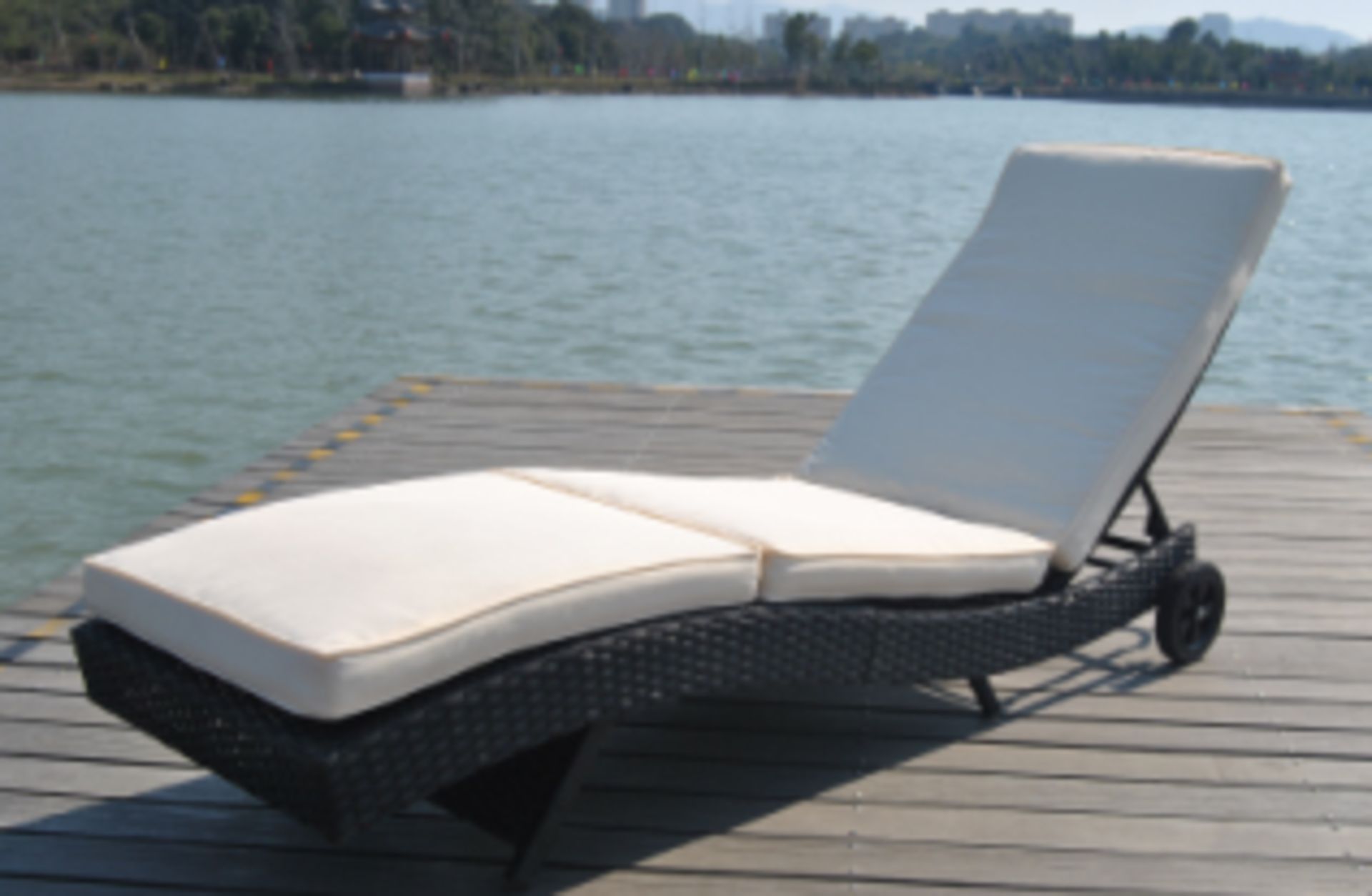 + VAT Brand New Chelsea Garden Company Dark Brown Rattan Sunbed - Item is Available Approx 3rd July