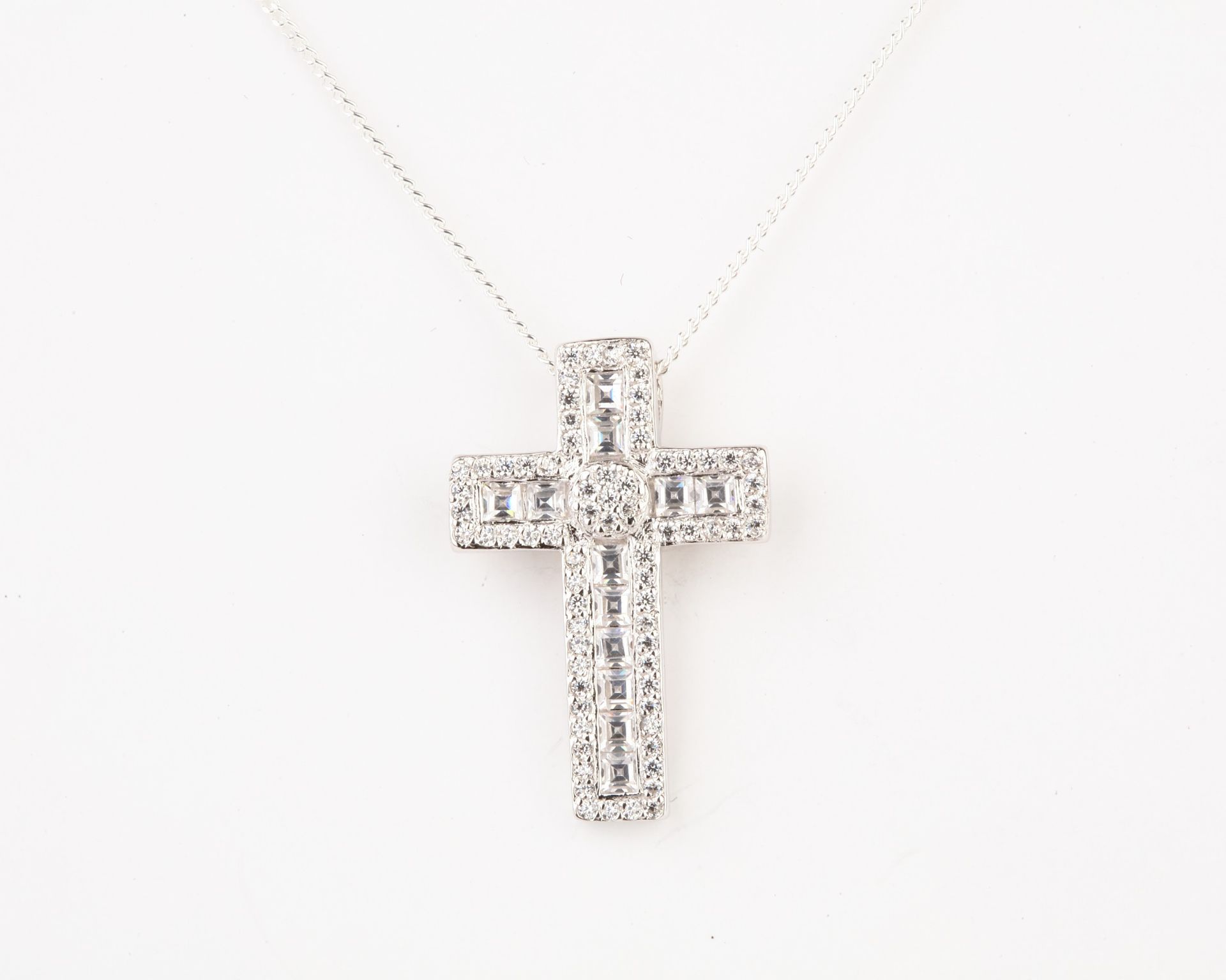 + VAT Brand New Diamond Encrusted Cross Pendant With Necklace