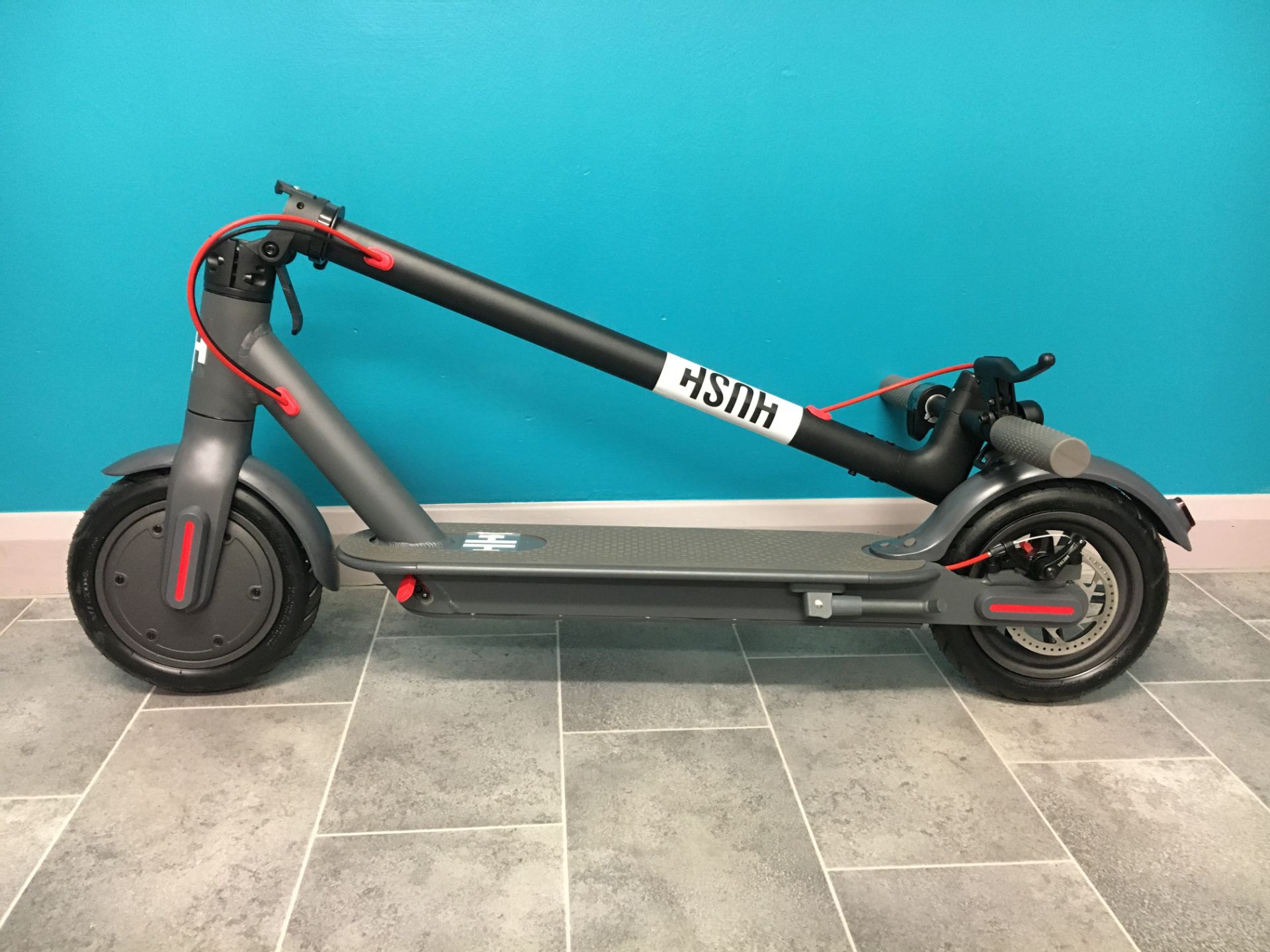 + VAT Hush Foldable Electric Scooter - Three Speeds - Max Speed 25km/h - ABS Disc Brakes - Range - Image 2 of 4