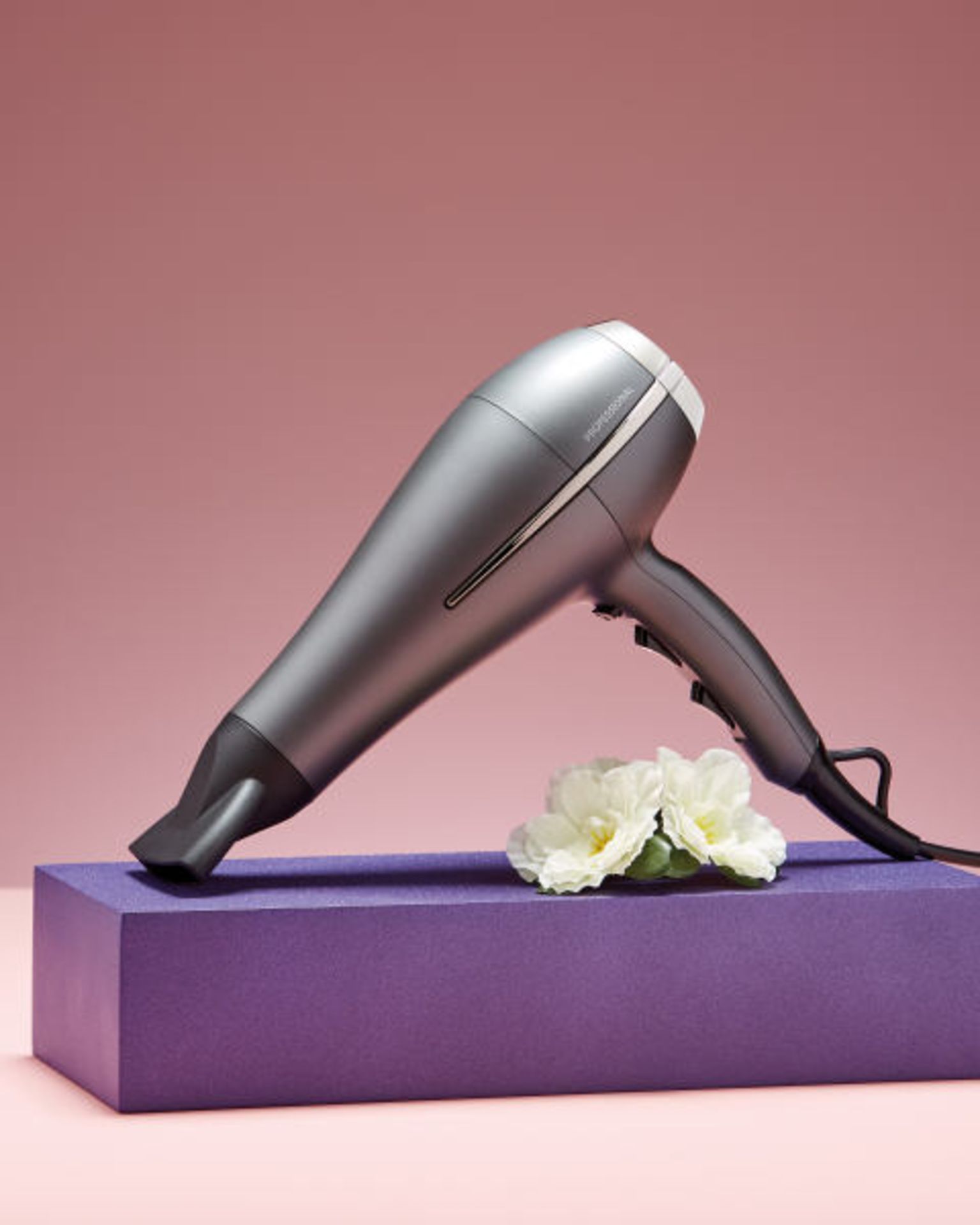 + VAT Brand New Visage Pro Style 2400W Professional Hair Dryer - 3 Temperature Levels - Two Airflow - Image 2 of 2