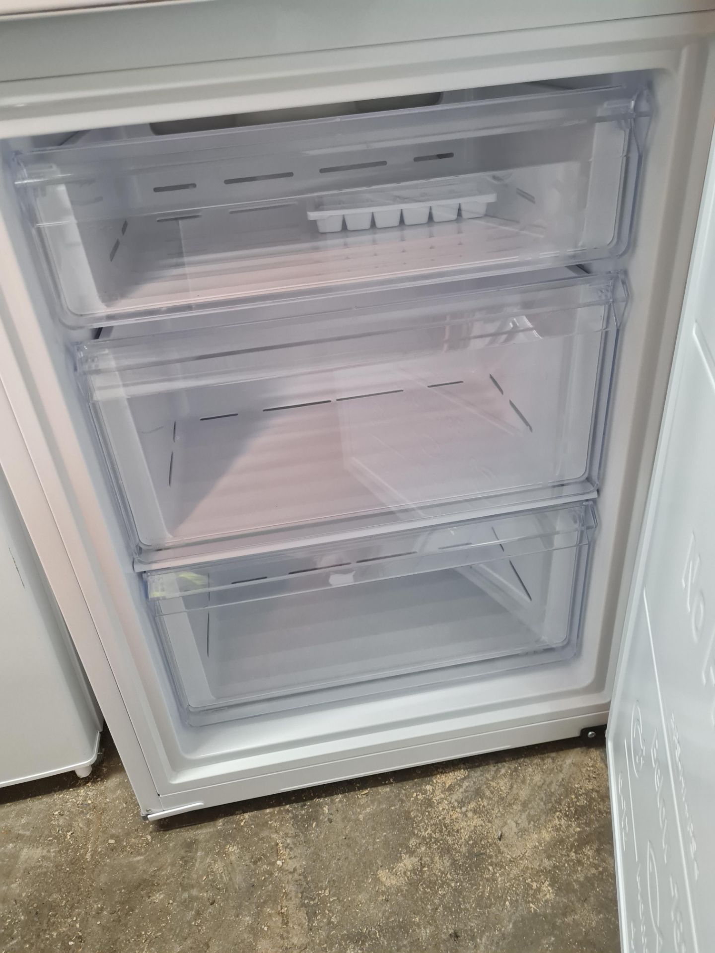 + VAT Grade A/B Samsung RB34T602EWW/EU Spacemax Frost Free Fridge Freezer - A++ Energy Rating - - Image 3 of 3