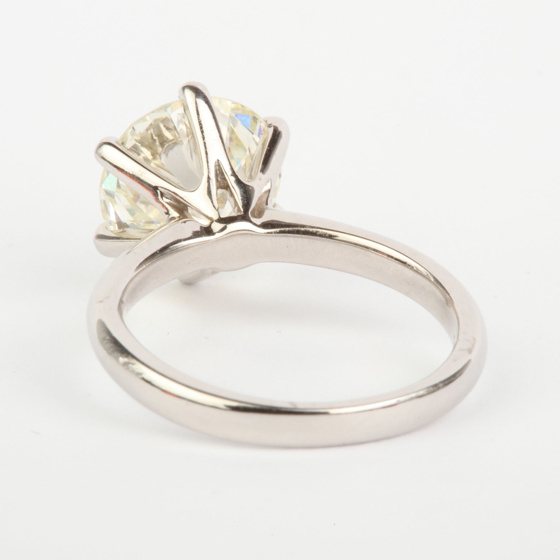 + VAT Absolutely Stunning 18ct White Gold 3.58ct Large Diamond Ring - Large Central Diamond In A - Image 2 of 3