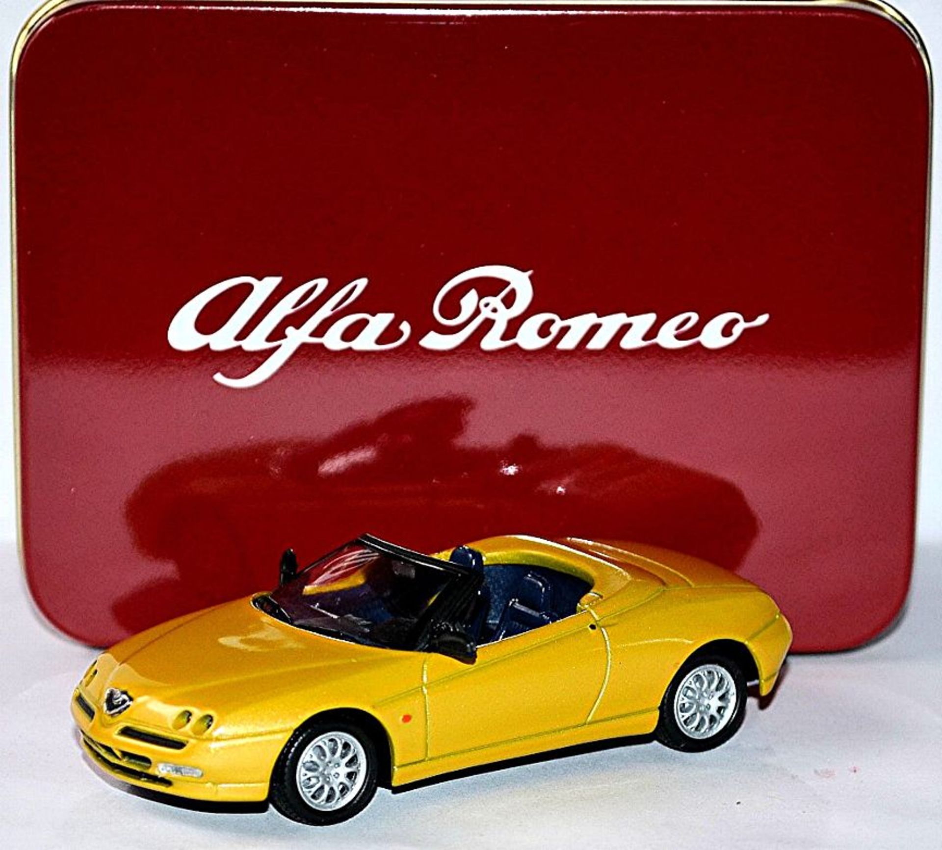 + VAT Brand New 1/43 Diecast Model 4655 - 1995 Alfa Romeo Spider - eBay Price £15.99