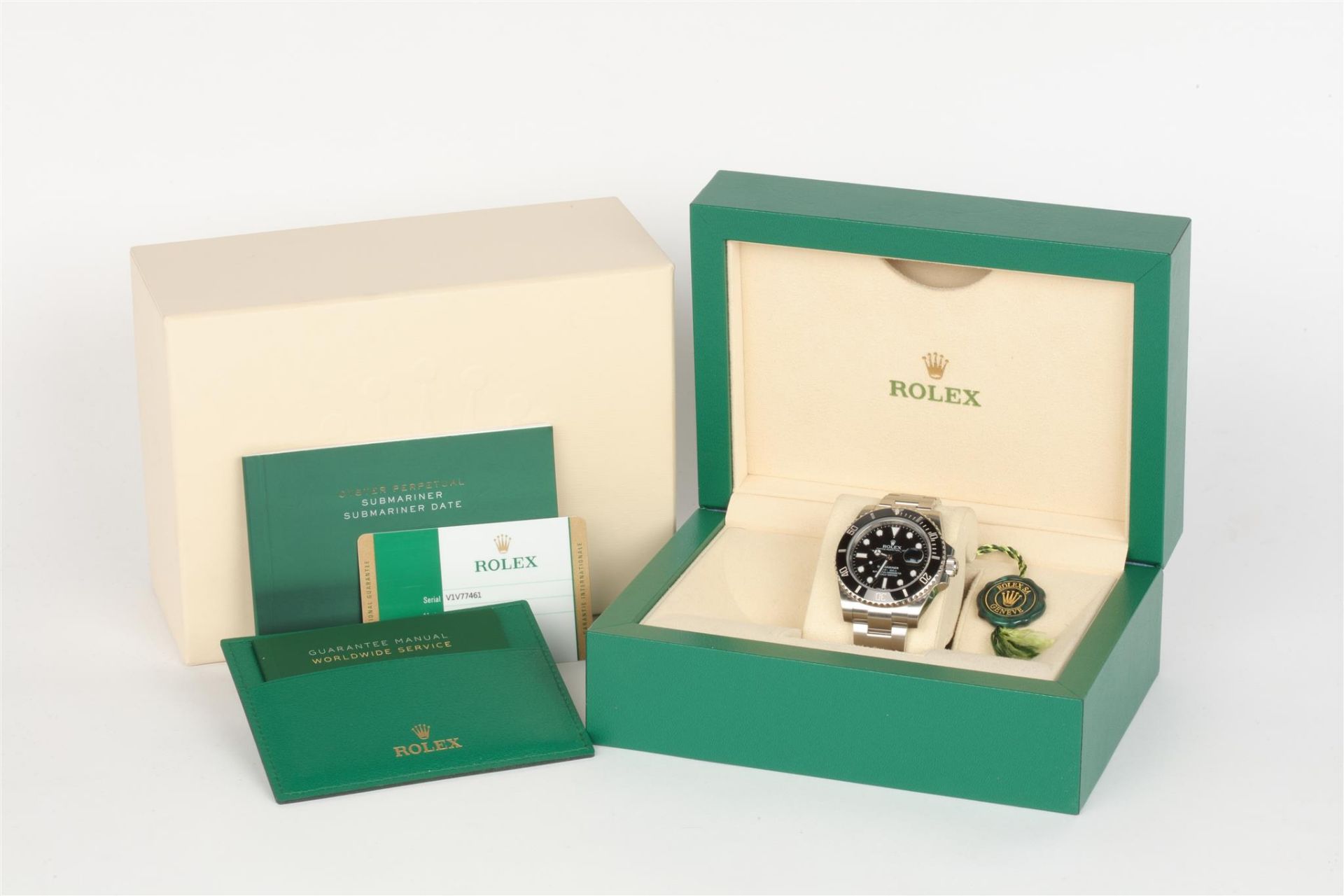 No VAT Gents Rolex 2016 Oyster Perpetual Date Submariner Watch - Boxed With Papers & International - Image 4 of 4