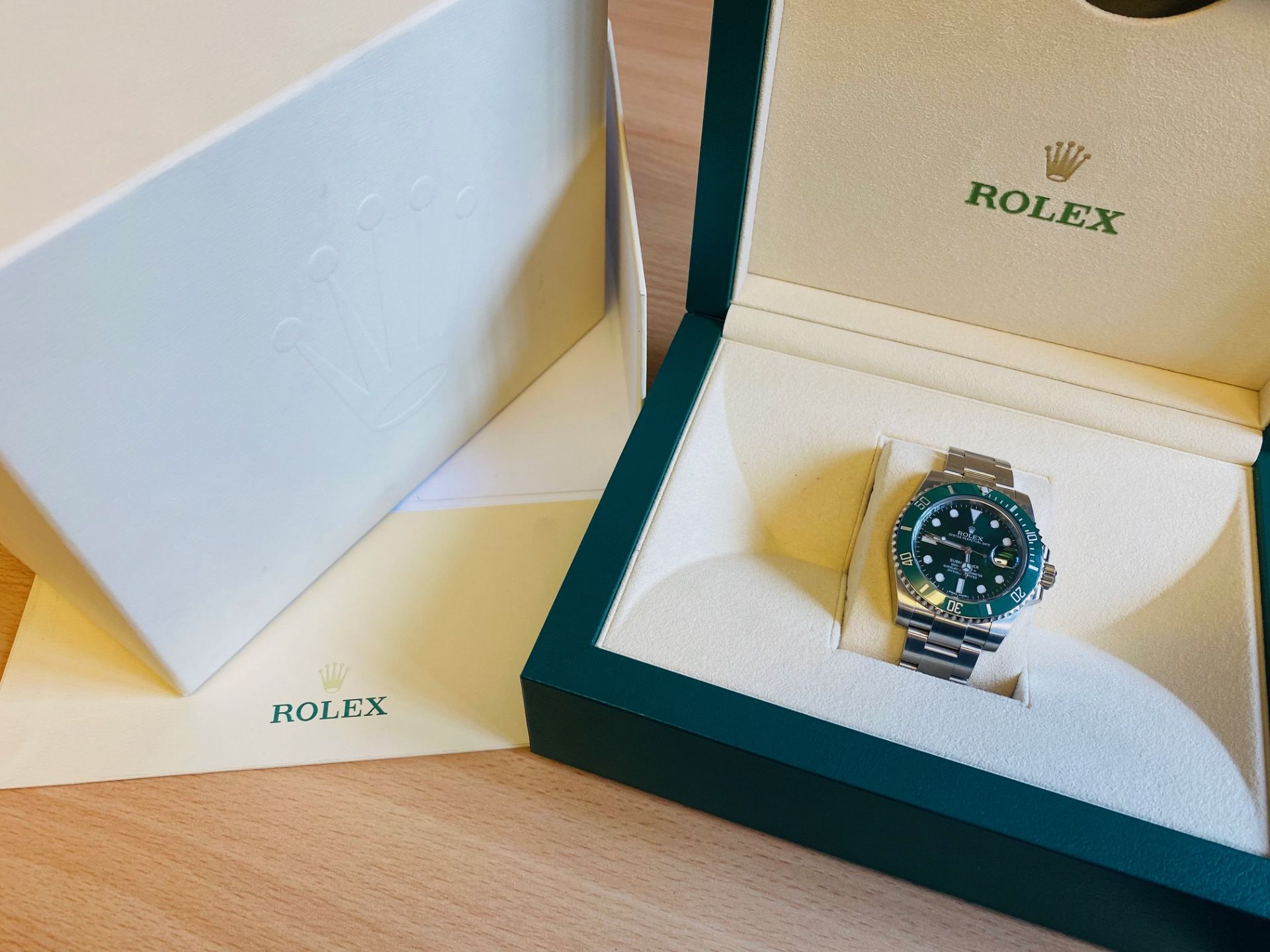 No VAT Gents Rolex Oyster Perpetual Date Submariner "Hulk" Watch - Comes With Inner And Outer Boxes - Image 7 of 7