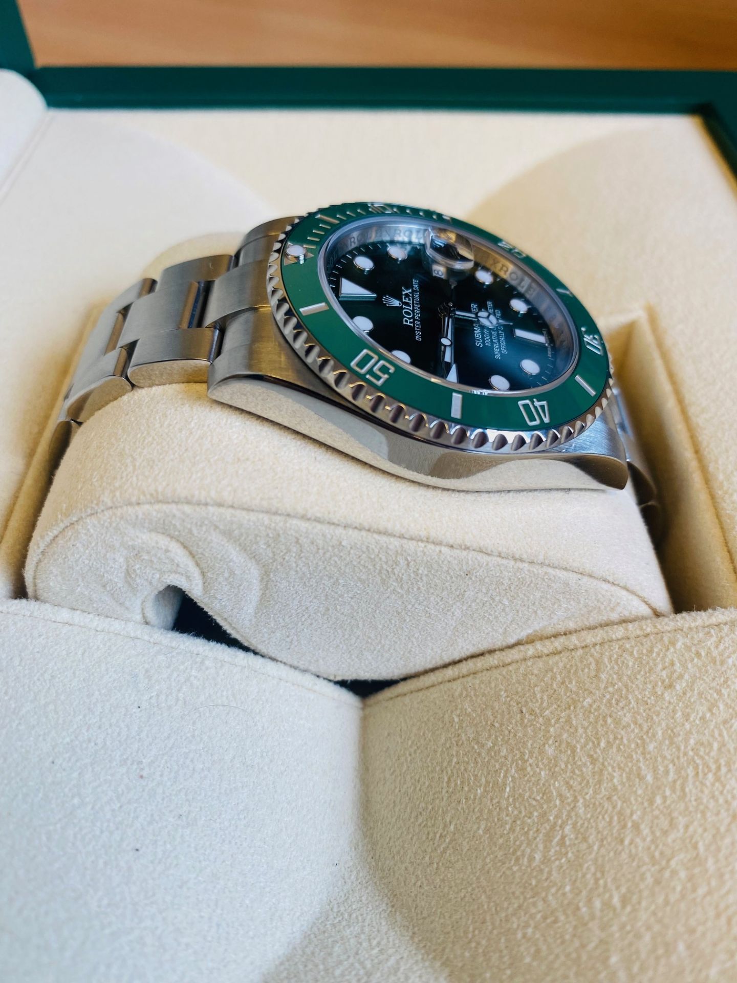 No VAT Gents Rolex Oyster Perpetual Date Submariner "Hulk" Watch - Comes With Inner And Outer Boxes - Image 5 of 7