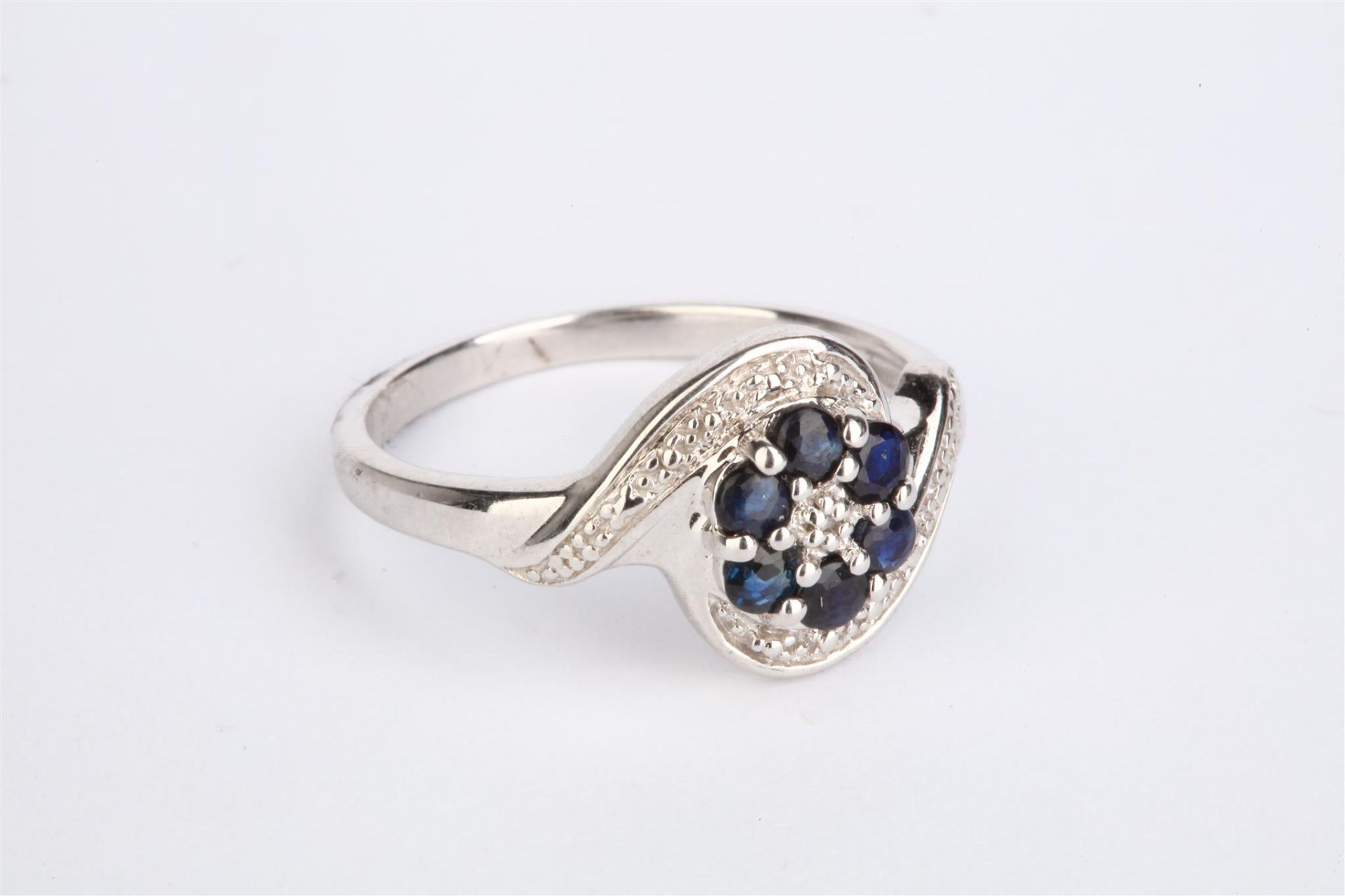 + VAT Ladies Silver Onyx & Diamond Ring In Circular Pattern