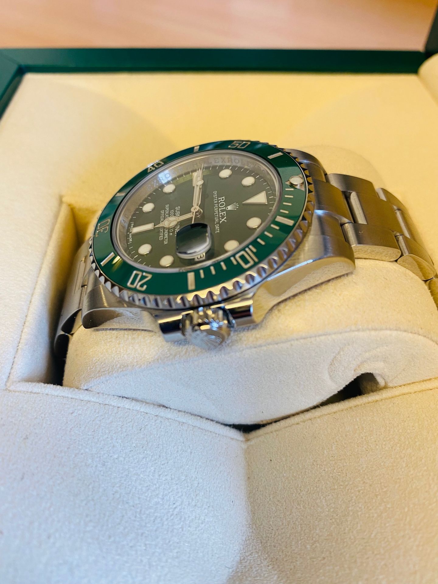 No VAT Gents Rolex Oyster Perpetual Date Submariner "Hulk" Watch - Comes With Inner And Outer Boxes - Image 6 of 7