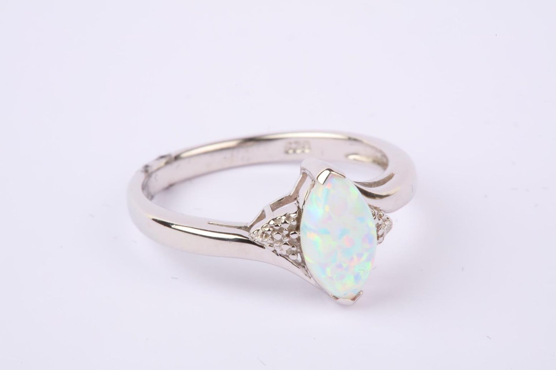 + VAT Brand New Opal Cats Eye Ring