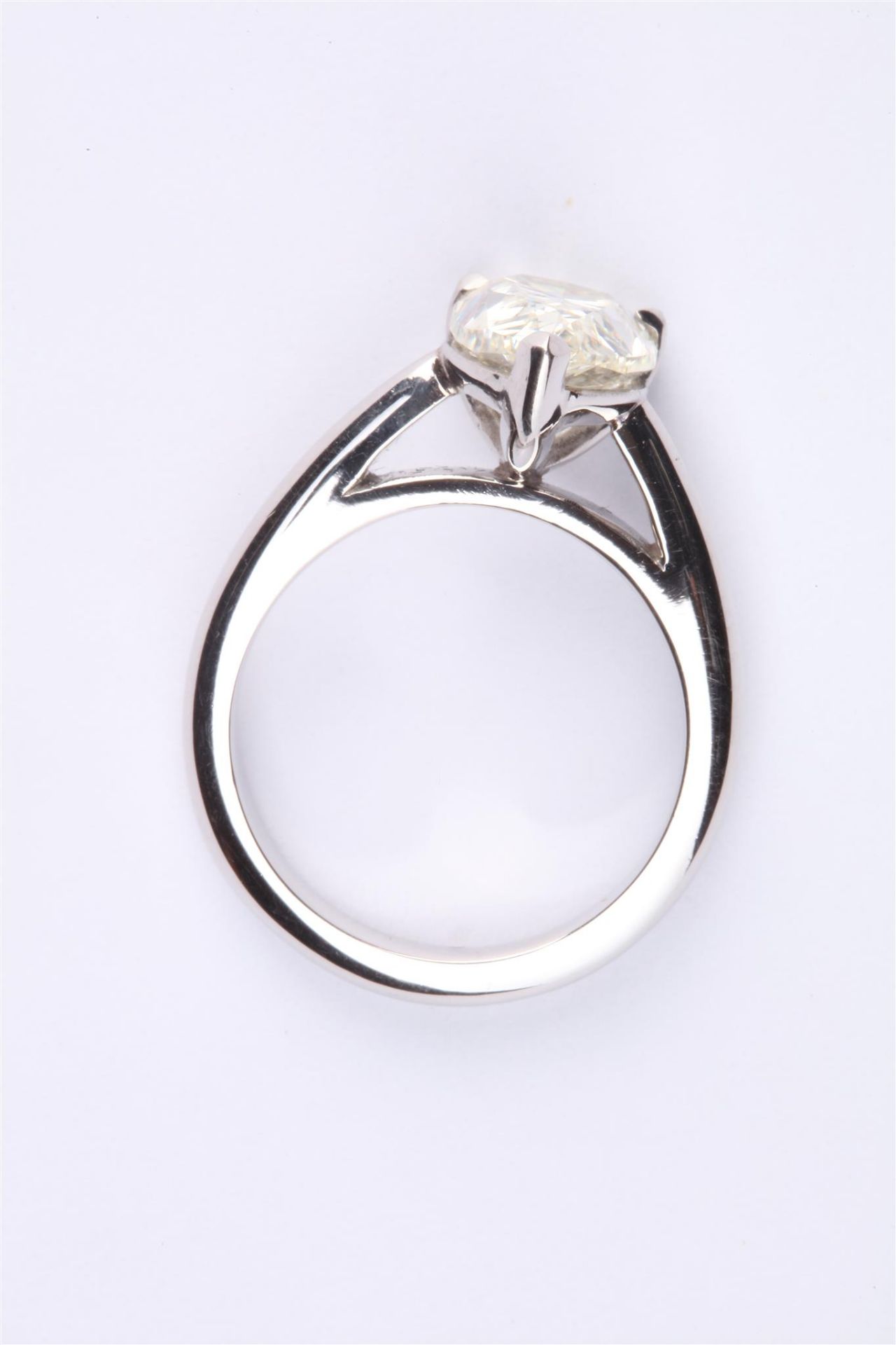 + VAT Stunning Ladies 18ct White Gold 3.28CT Tear Drop Diamond Ring (Heavy Mount) - Image 4 of 4