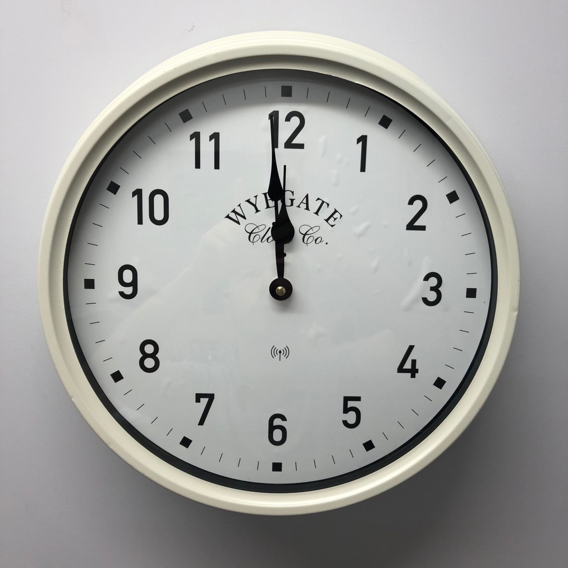 + VAT Brand New Big Wyegate Garden/Indoor Clock (Radio Controlled) - 39cm - Cream - RRP £24.99 - - Image 3 of 3