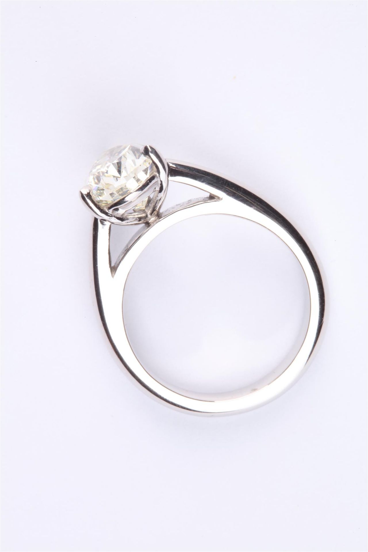 + VAT Stunning Ladies 18ct White Gold 3.28CT Tear Drop Diamond Ring (Heavy Mount) - Image 3 of 4