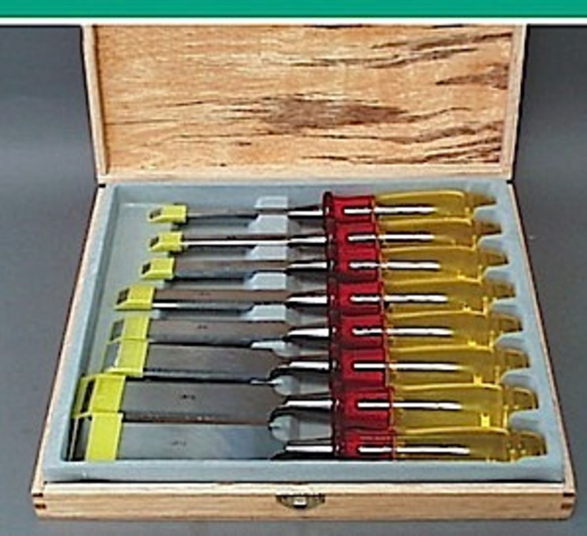 + VAT Brand New Eight Piece Professional Chisel Set With Wooden Storage Case - Image 2 of 2