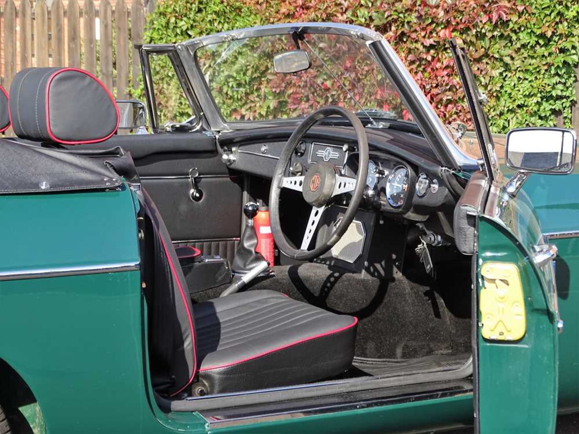 1971 MG B Roadster Restored at a cost of c.£33,000 - Image 16 of 43