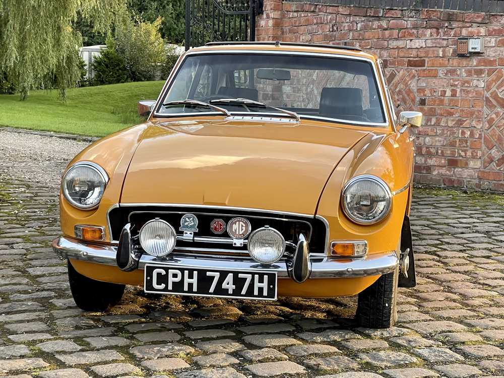 1970 MGB GT 53,700 miles and just five former keepers from new - Image 8 of 31