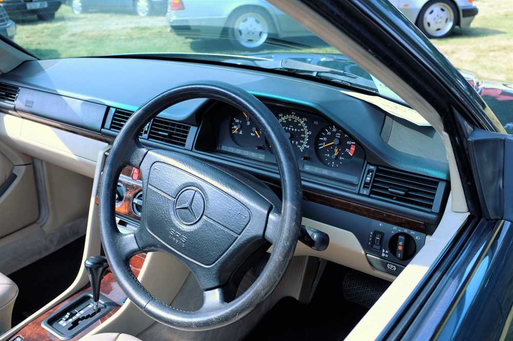 1995 Mercedes-Benz E220 Cabriolet - Image 6 of 21