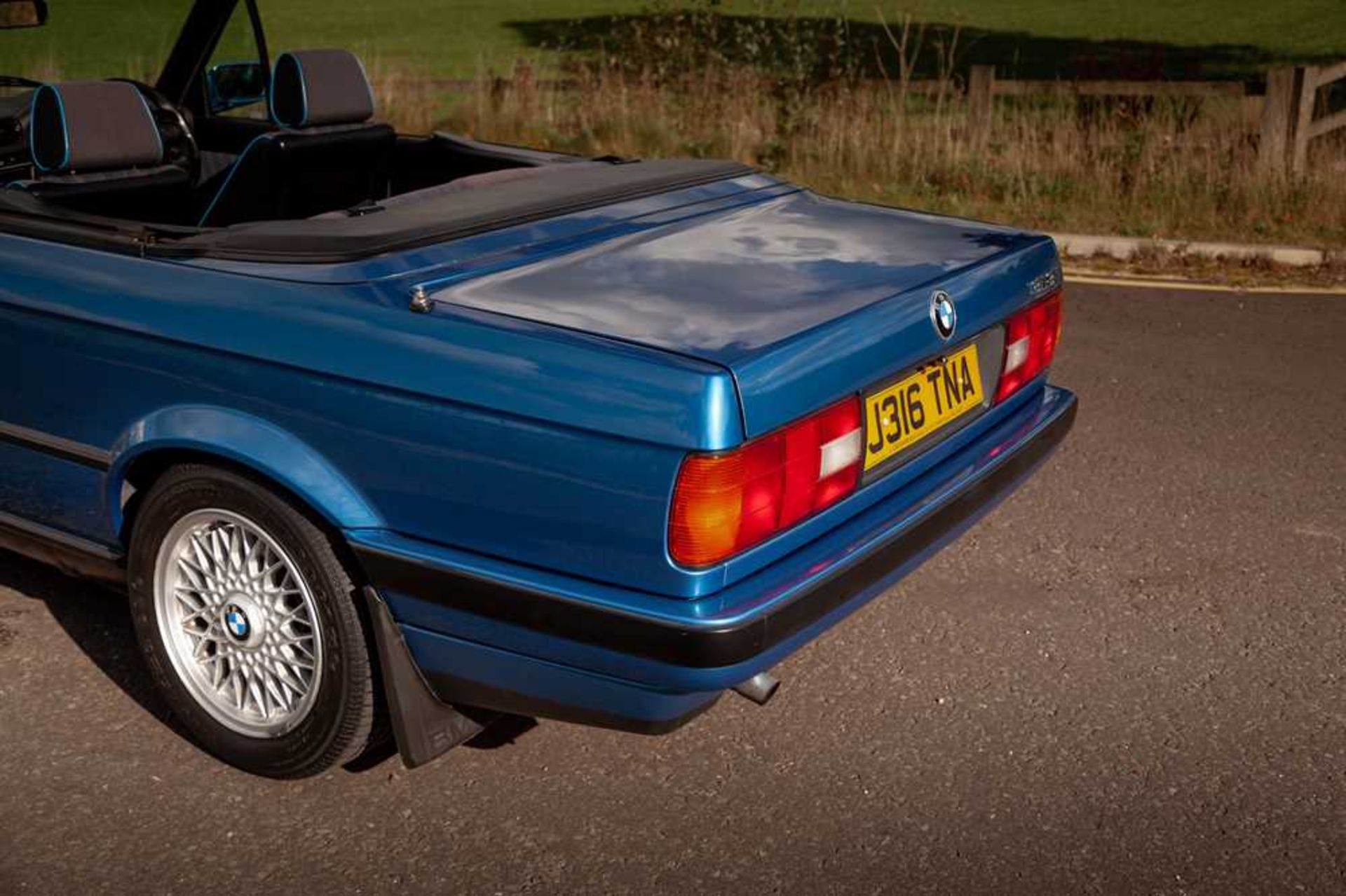 1992 BMW 318i Convertible Motorsport 'Design Edition' - Bild 43 aus 57