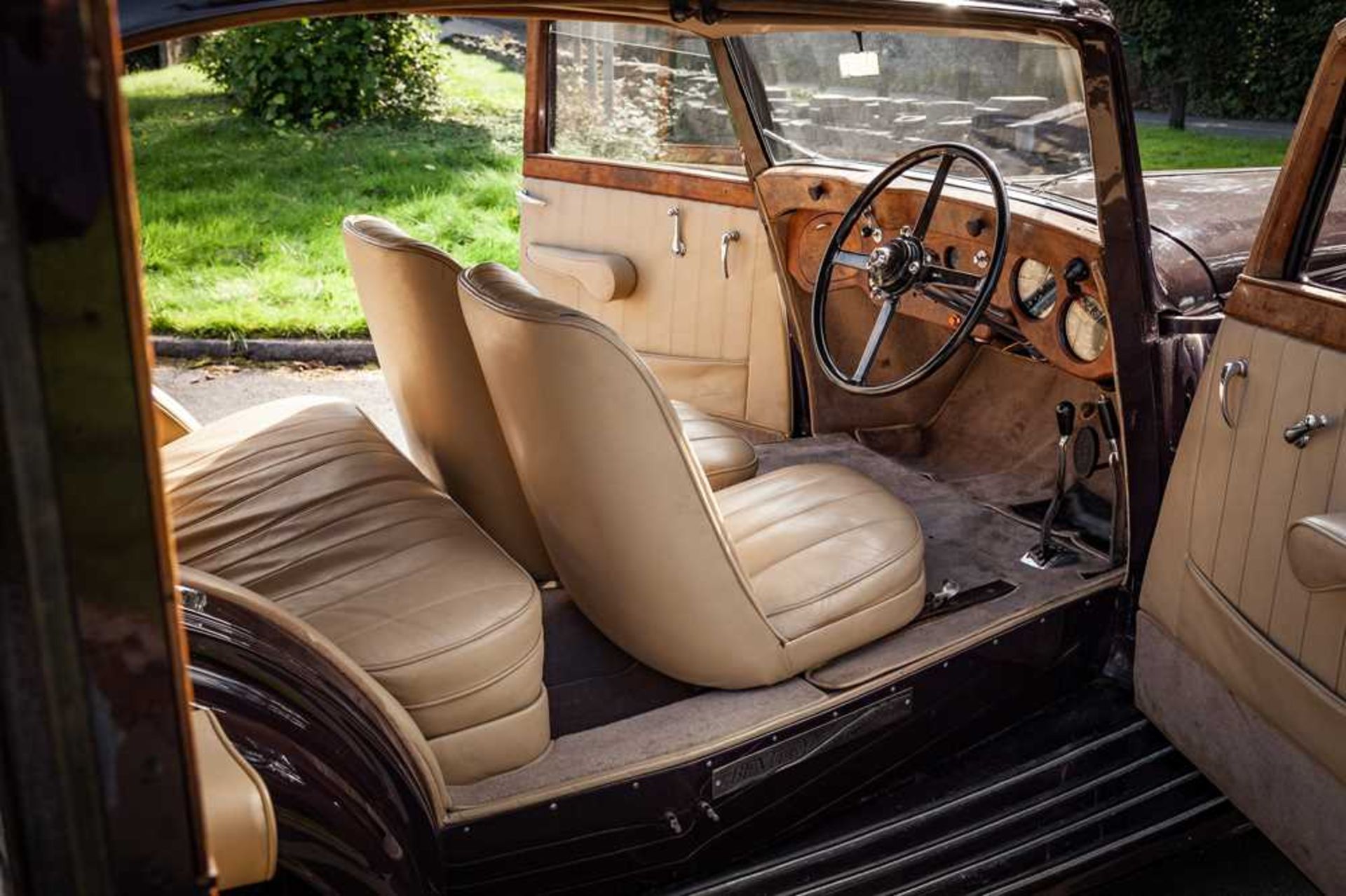 1937 Bentley 4.25 Litre Pillarless Sports Saloon Coachwork by Vanden Plas - Bild 29 aus 62