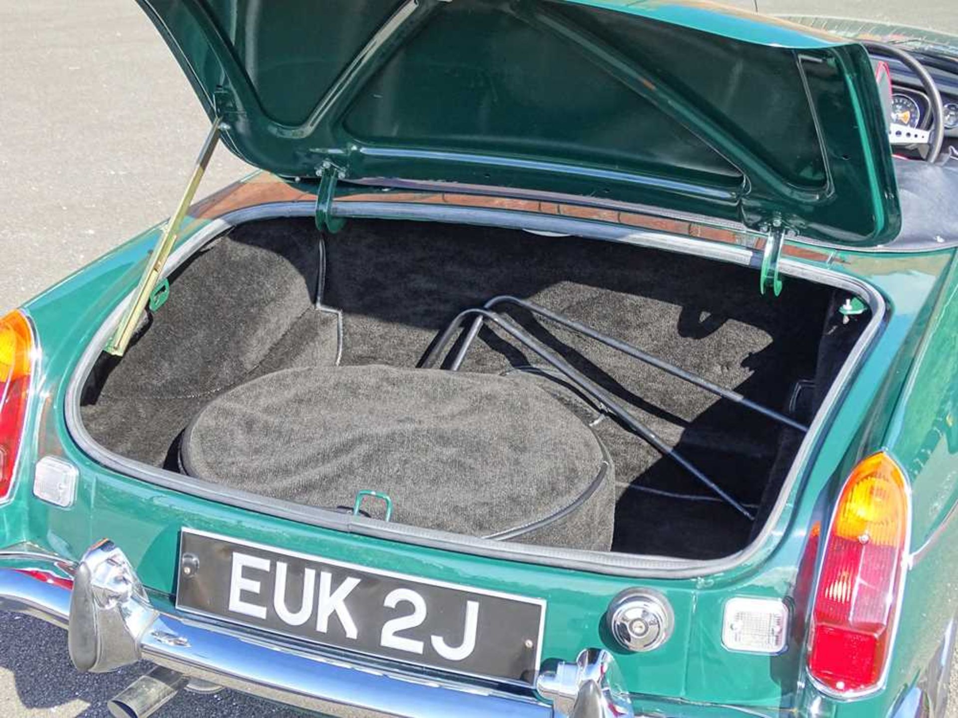 1971 MG B Roadster Restored at a cost of c.£33,000 - Image 23 of 43