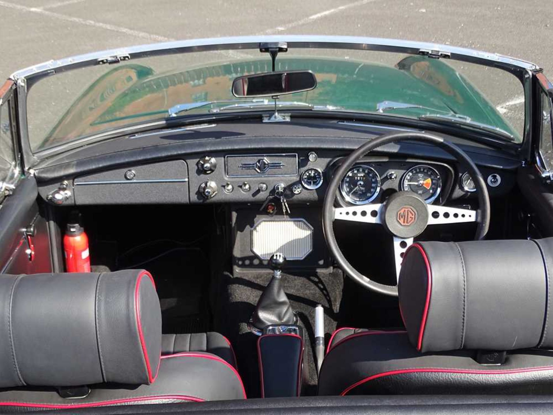 1971 MG B Roadster Restored at a cost of c.£33,000 - Image 22 of 43