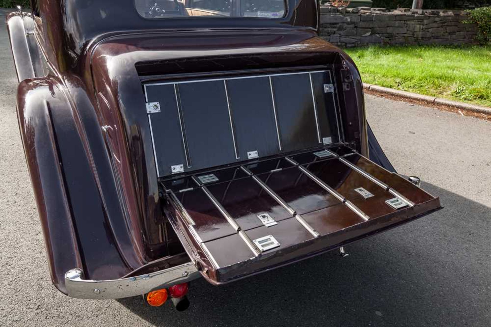 1937 Bentley 4.25 Litre Pillarless Sports Saloon Coachwork by Vanden Plas - Bild 32 aus 62