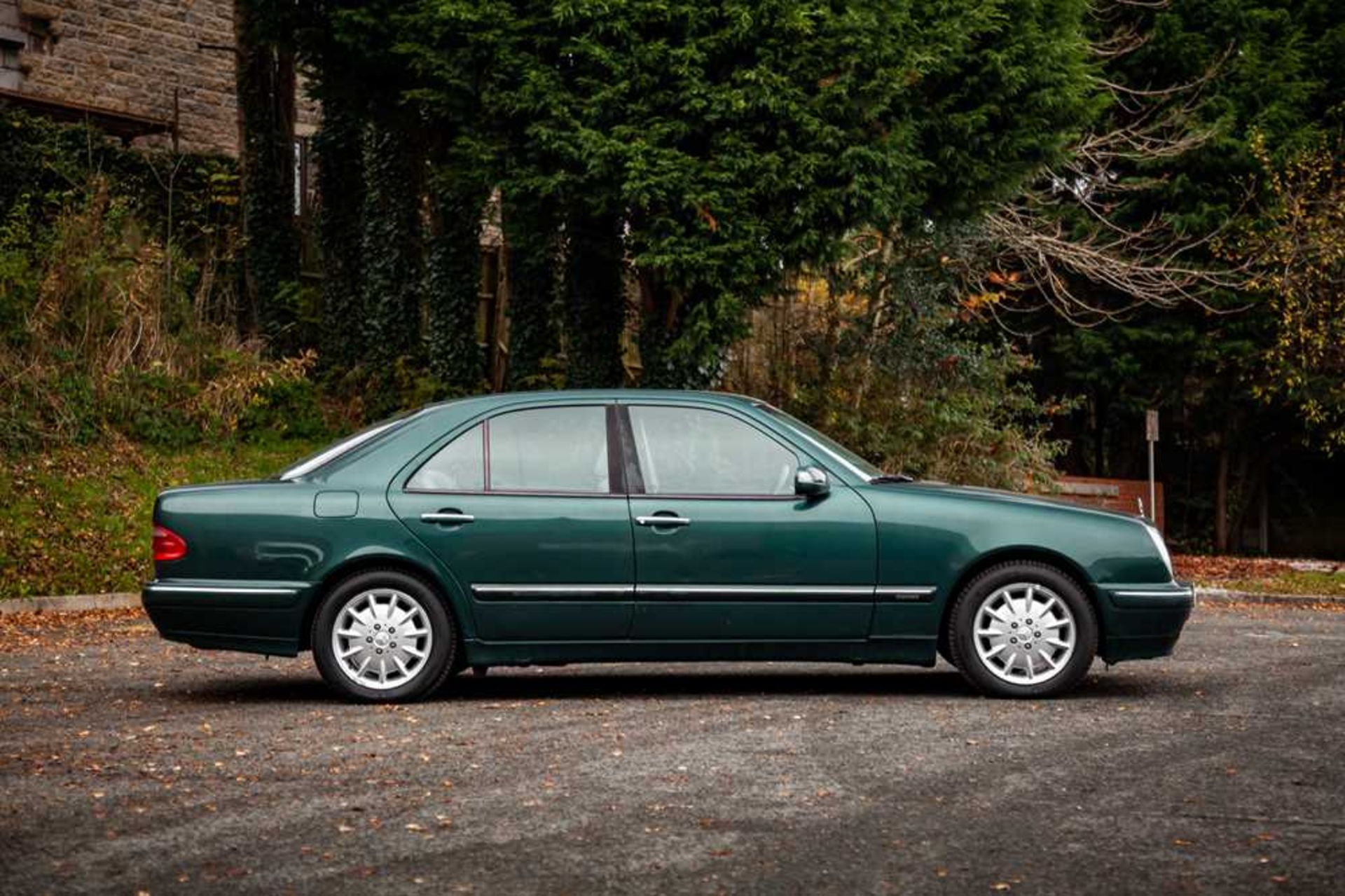 2000 Mercedes-Benz E240 Elegance No Reserve - Single family ownership and 47,500 miles from new - Image 15 of 67