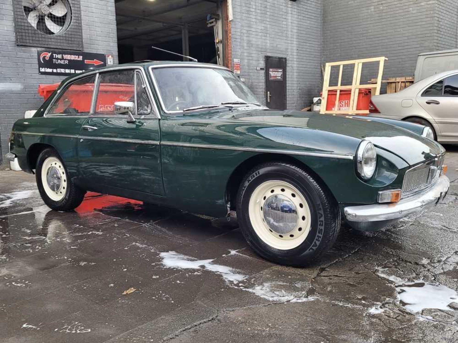 1966 MG B GT