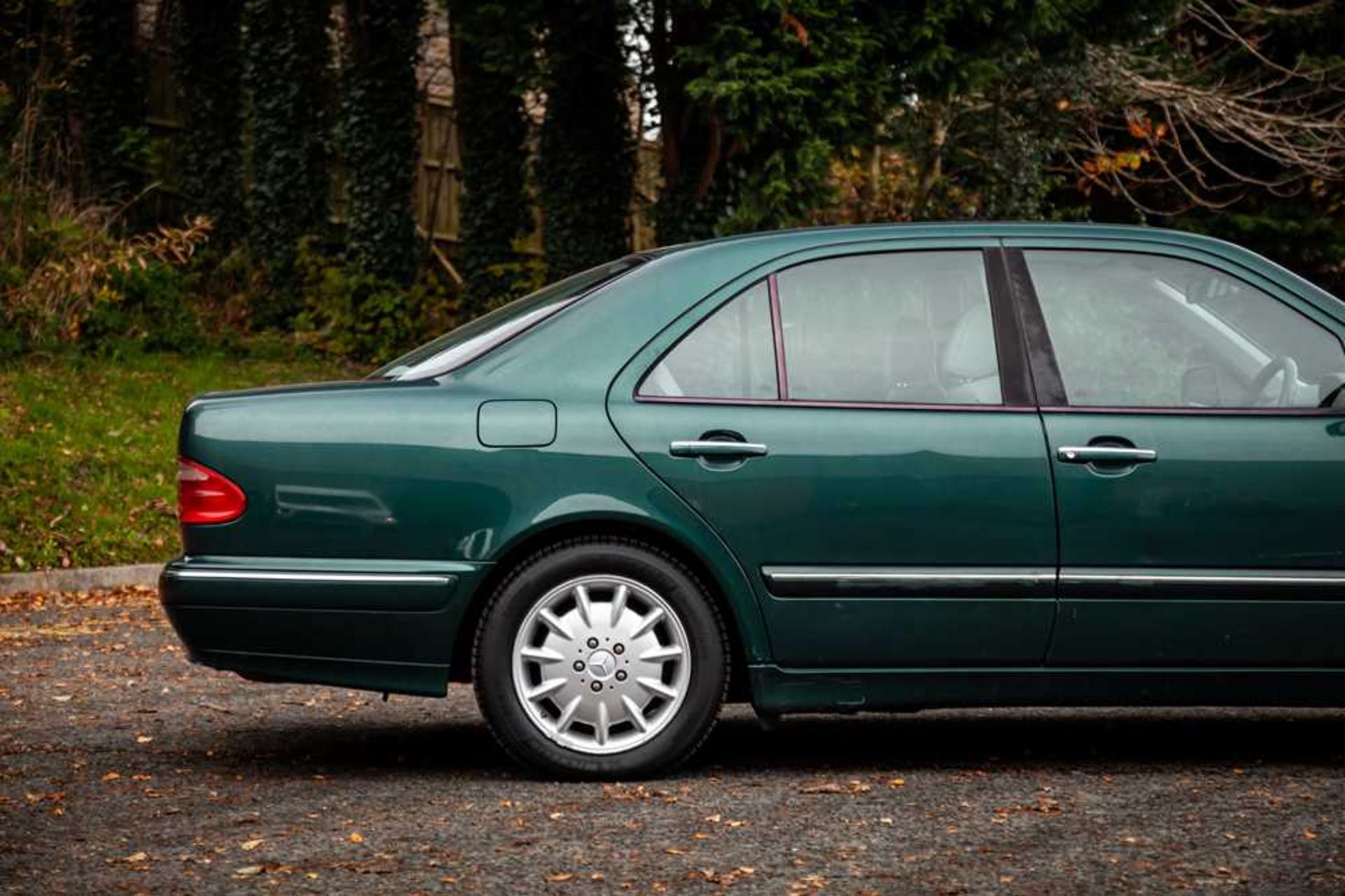 2000 Mercedes-Benz E240 Elegance No Reserve - Single family ownership and 47,500 miles from new - Image 17 of 67