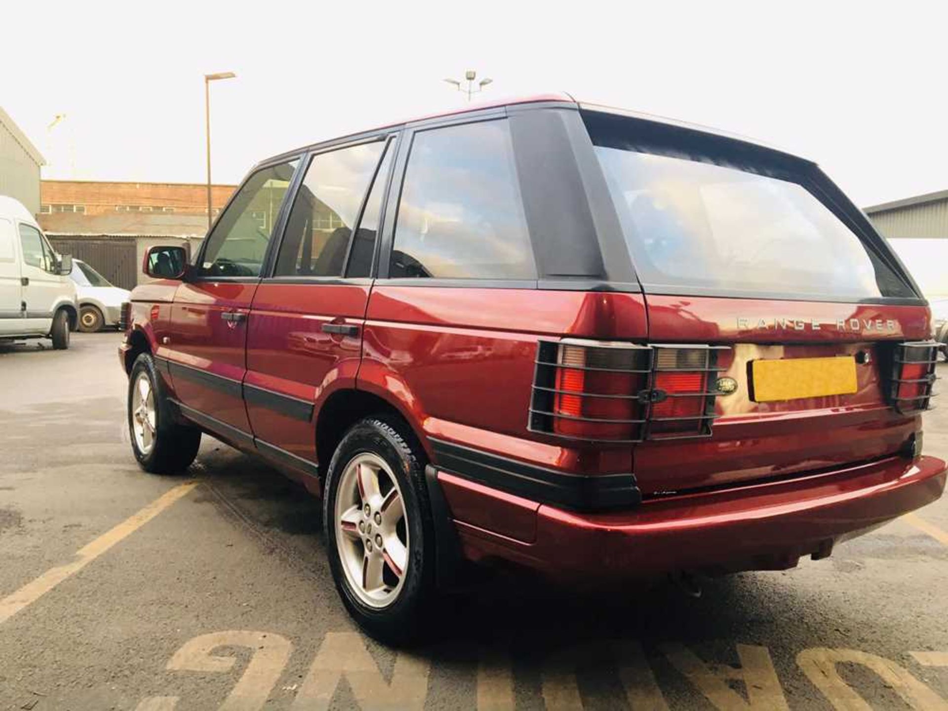 2001 Range Rover 2.5 TD Bordeaux One of just 200 UK-supplied limited edition 'Bordeaux' examples - Image 4 of 20