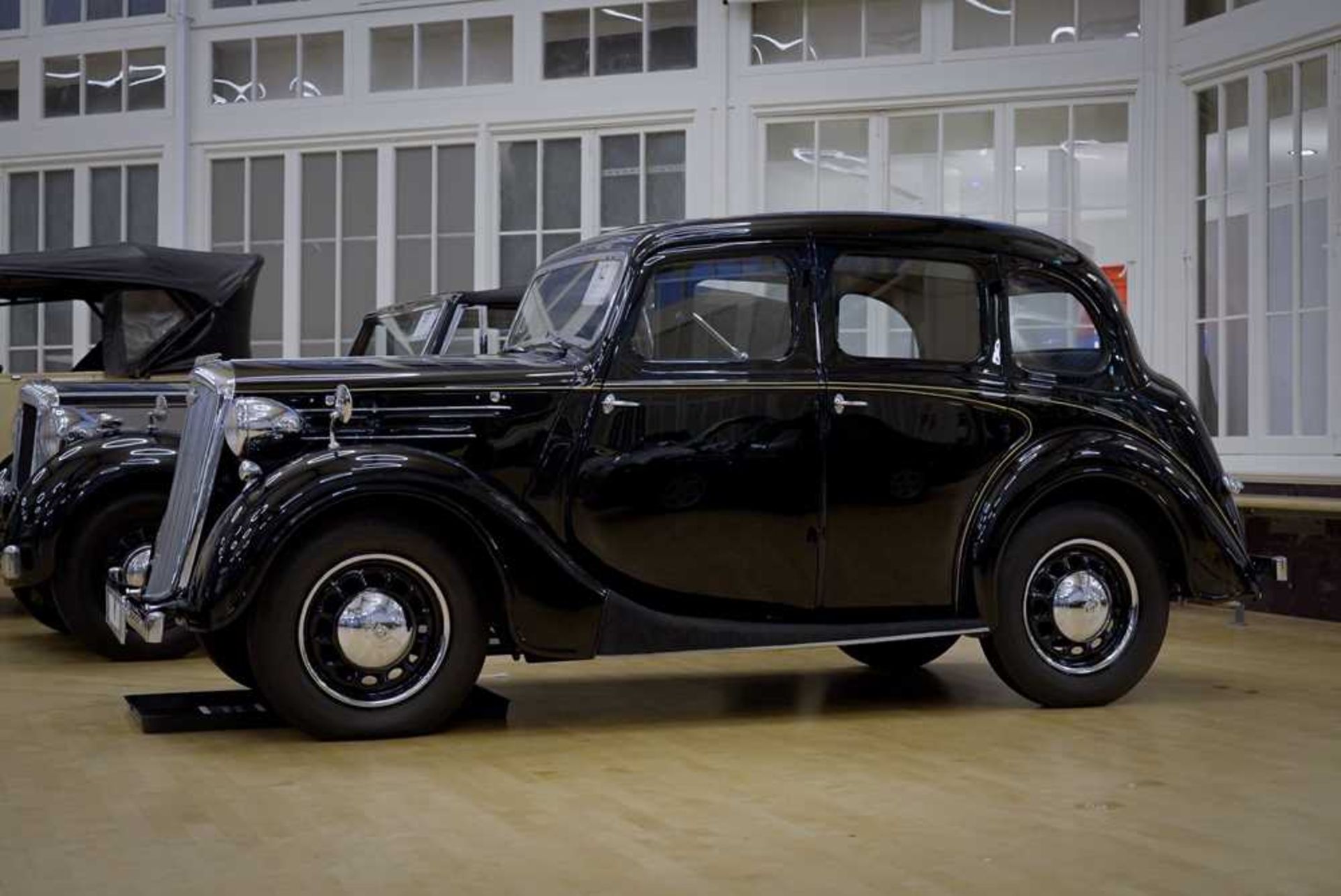 1947 Wolseley 10 Saloon - Image 3 of 73