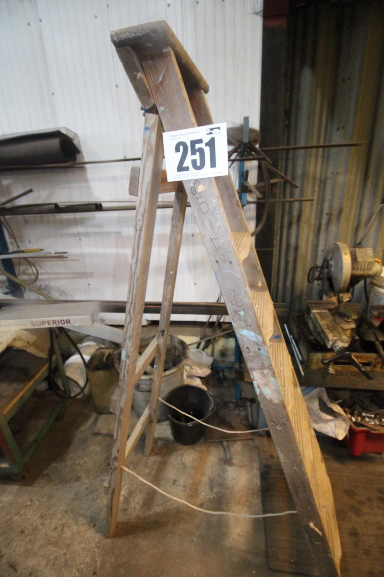 8 HEIGHT WOODEN STEP LADDER