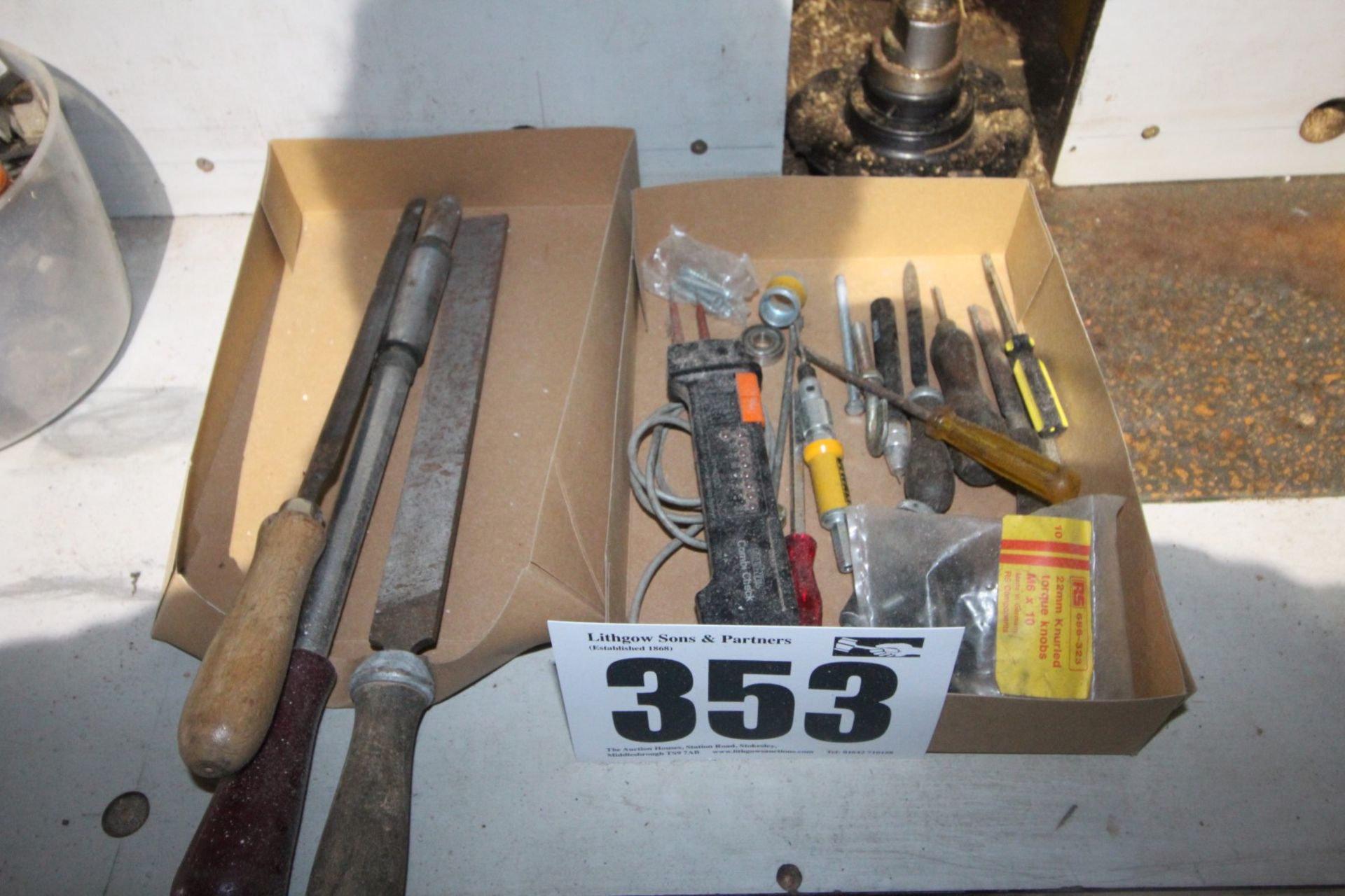 2x BOXES AND CONTENTS OF FILES, YANKEE SCREWDRIVER, SMALL SCREWDRIVERS