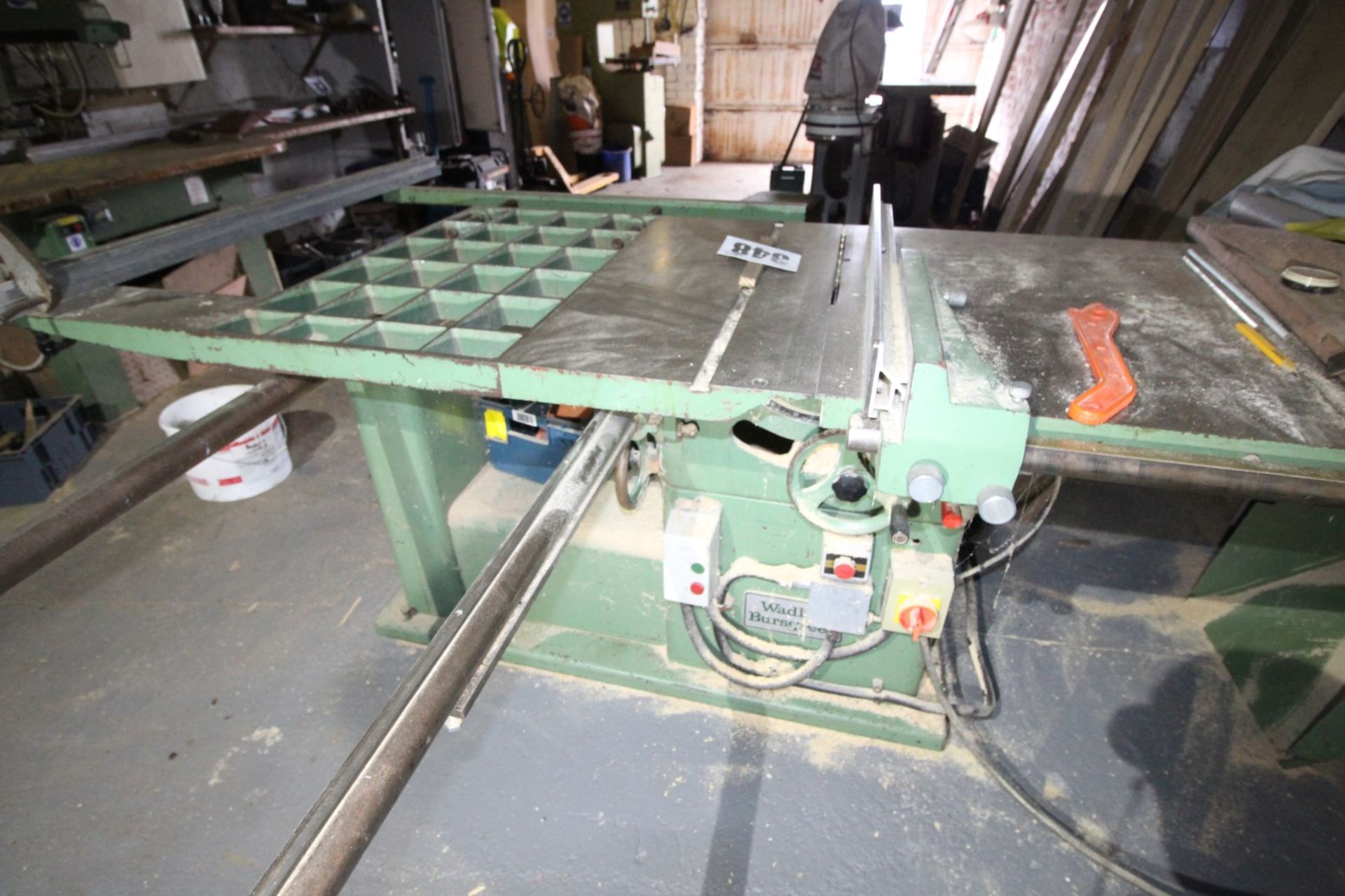 WADKIN SLIDING TABLE DIMENSION SAW, APPROXIMATELY 18" DIAMETER. FORKLIFT CHARGE £15.00 - Image 3 of 3