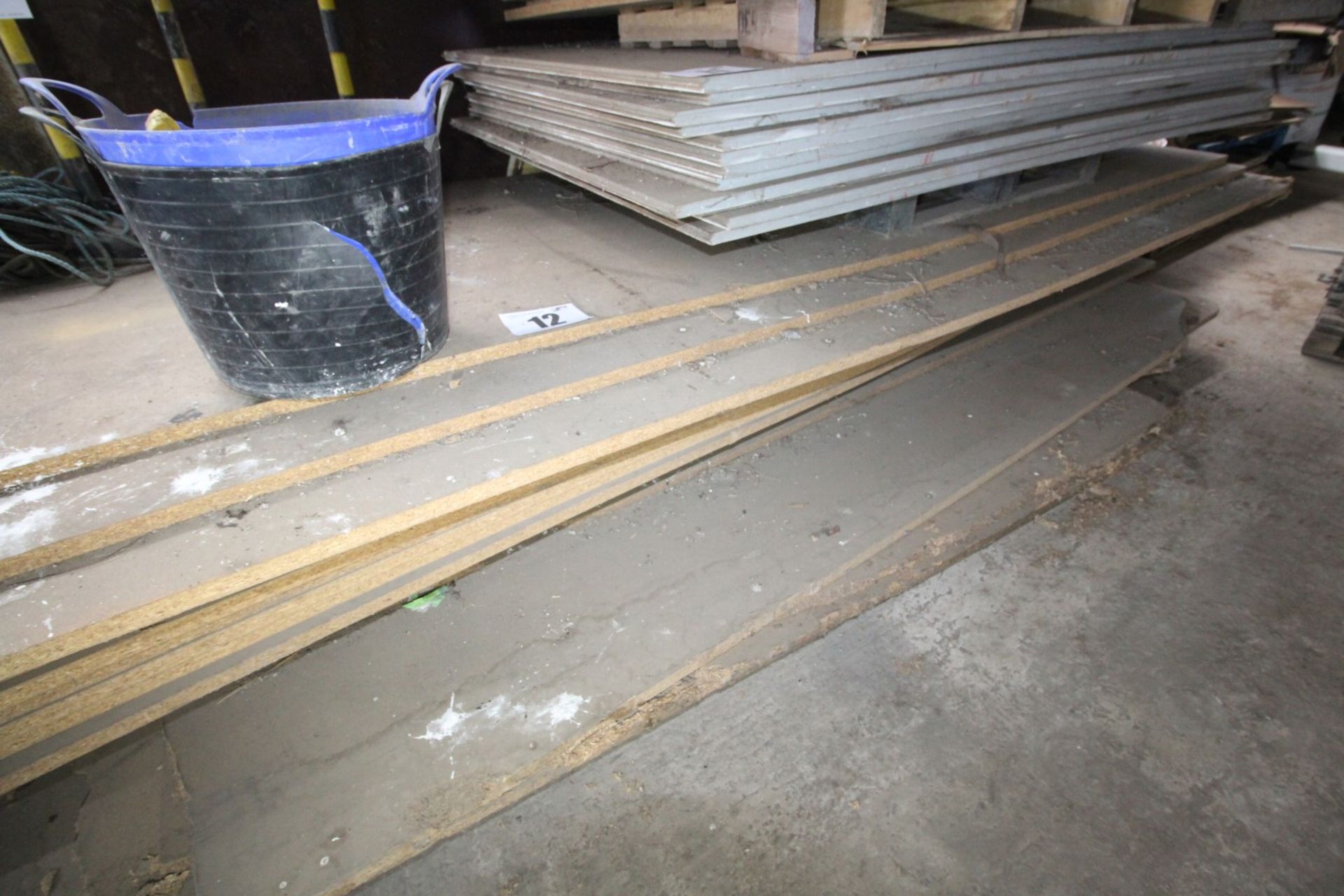 CONTENTS OF BOTTOM PALLET OF CHIPBOARD TIMBER SHEETING, 5' AND LARGER x 13'. FORKLIFT CHARGE £10