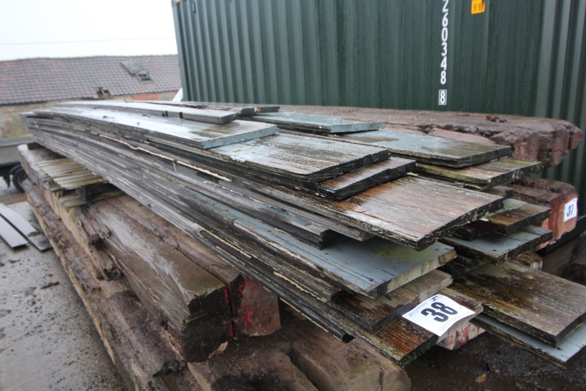 CONTENTS ON PALLET APPROX. 20FT LENGTHS HARDWOOD DECKING TIMBER FORKLIFT CHARGE £12